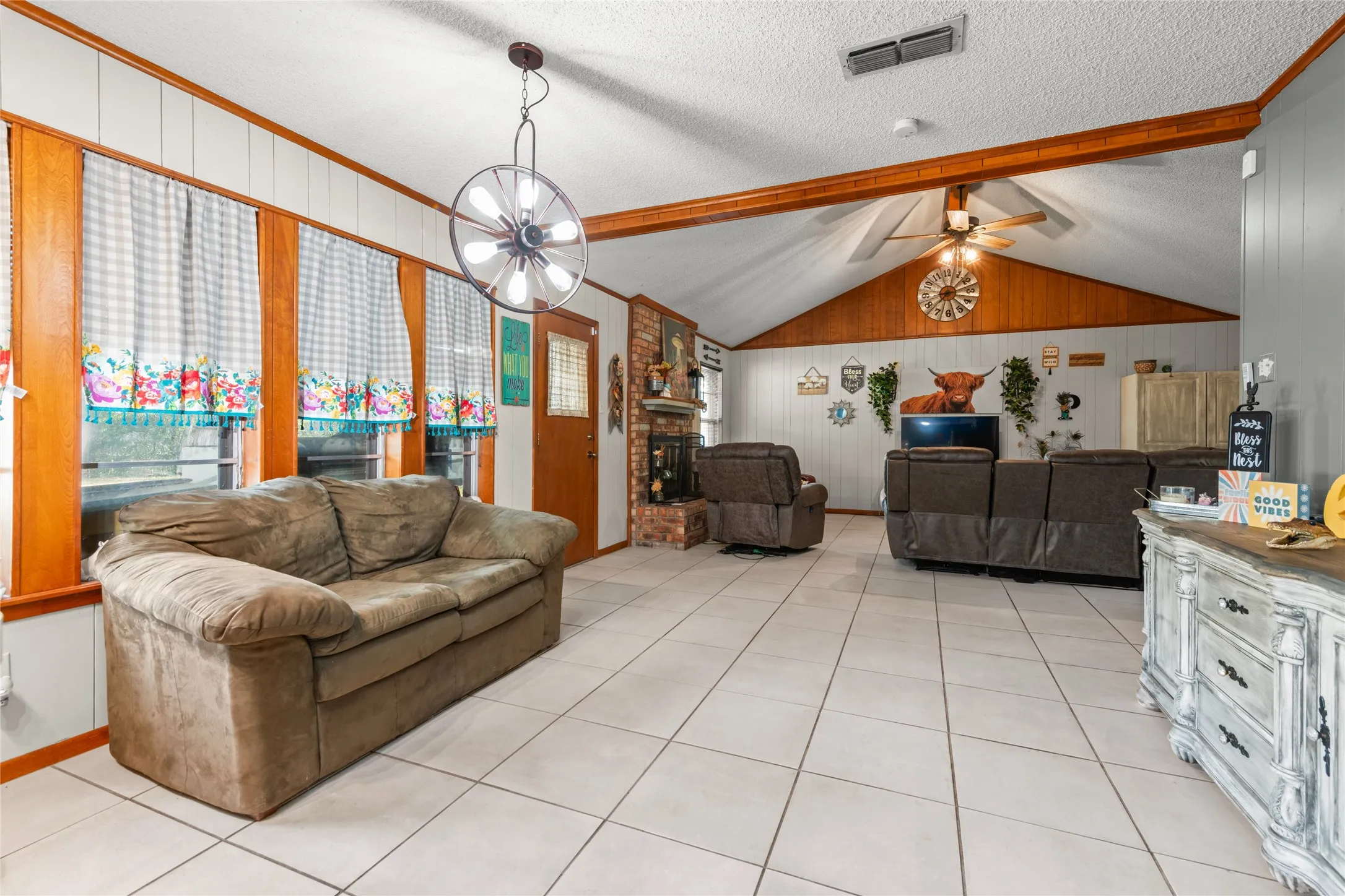 Single Family Residence For Sale in Taylor County , 1017 Chriswood Drive, Abilene, Texas 79601, 3 Bedroom, 2 Bathroom, 2 Garage spaces, 1,735 Sqft, built in 1976, mls#21357192, Real Estate Agent in Abilene, Homes For Sale in Taylor county, Homes For Sale in Abilene, Realtor in Abilene Texas, Real Estate Brokerage Independent Realty Texas, Luminita Cordes Realtor