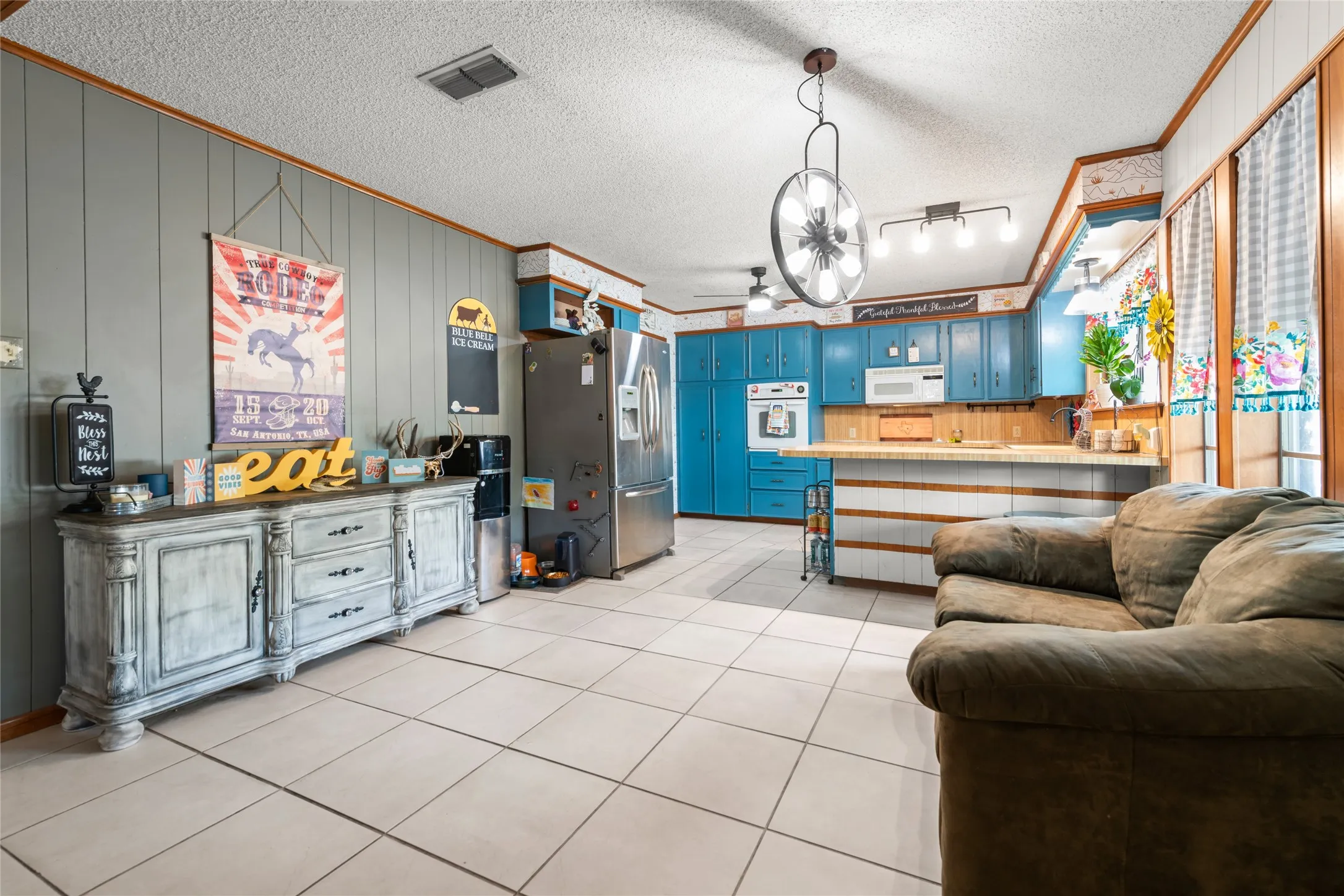 Single Family Residence For Sale in Taylor County , 1017 Chriswood Drive, Abilene, Texas 79601, 3 Bedroom, 2 Bathroom, 2 Garage spaces, 1,735 Sqft, built in 1976, mls#21357192, Real Estate Agent in Abilene, Homes For Sale in Taylor county, Homes For Sale in Abilene, Realtor in Abilene Texas, Real Estate Brokerage Independent Realty Texas, Luminita Cordes Realtor