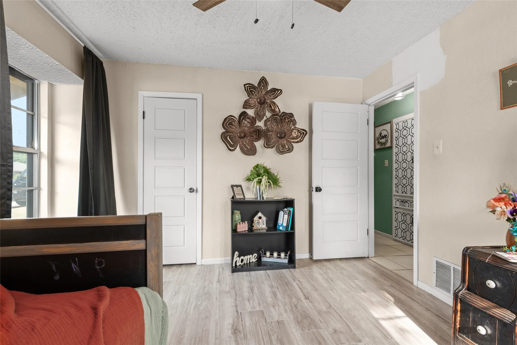 Single Family Residence For Sale in Taylor County , 1017 Chriswood Drive, Abilene, Texas 79601, 3 Bedroom, 2 Bathroom, 2 Garage spaces, 1,735 Sqft, built in 1976, mls#21357192, Real Estate Agent in Abilene, Homes For Sale in Taylor county, Homes For Sale in Abilene, Realtor in Abilene Texas, Real Estate Brokerage Independent Realty Texas, Luminita Cordes Realtor