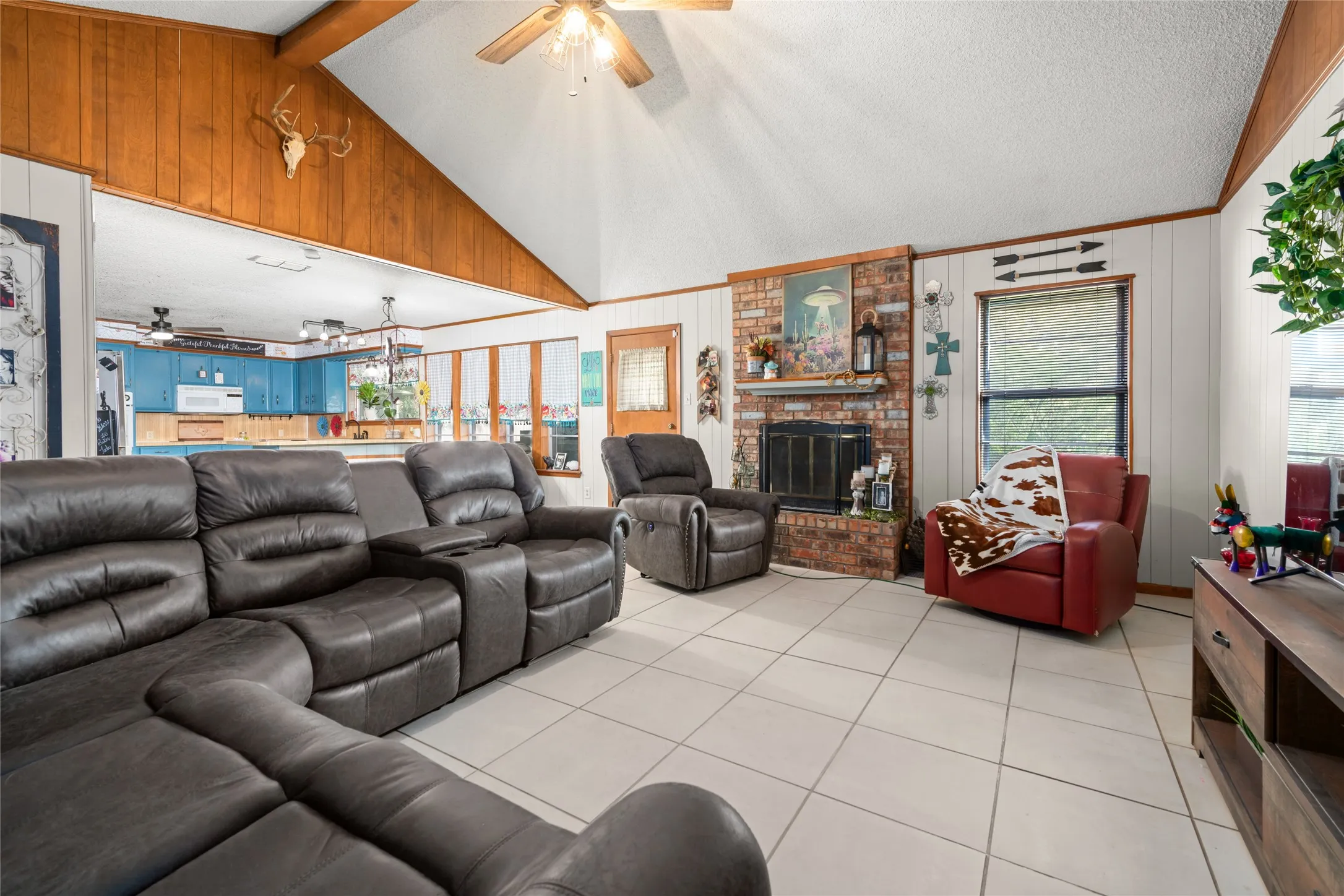 Single Family Residence For Sale in Taylor County , 1017 Chriswood Drive, Abilene, Texas 79601, 3 Bedroom, 2 Bathroom, 2 Garage spaces, 1,735 Sqft, built in 1976, mls#21357192, Real Estate Agent in Abilene, Homes For Sale in Taylor county, Homes For Sale in Abilene, Realtor in Abilene Texas, Real Estate Brokerage Independent Realty Texas, Luminita Cordes Realtor