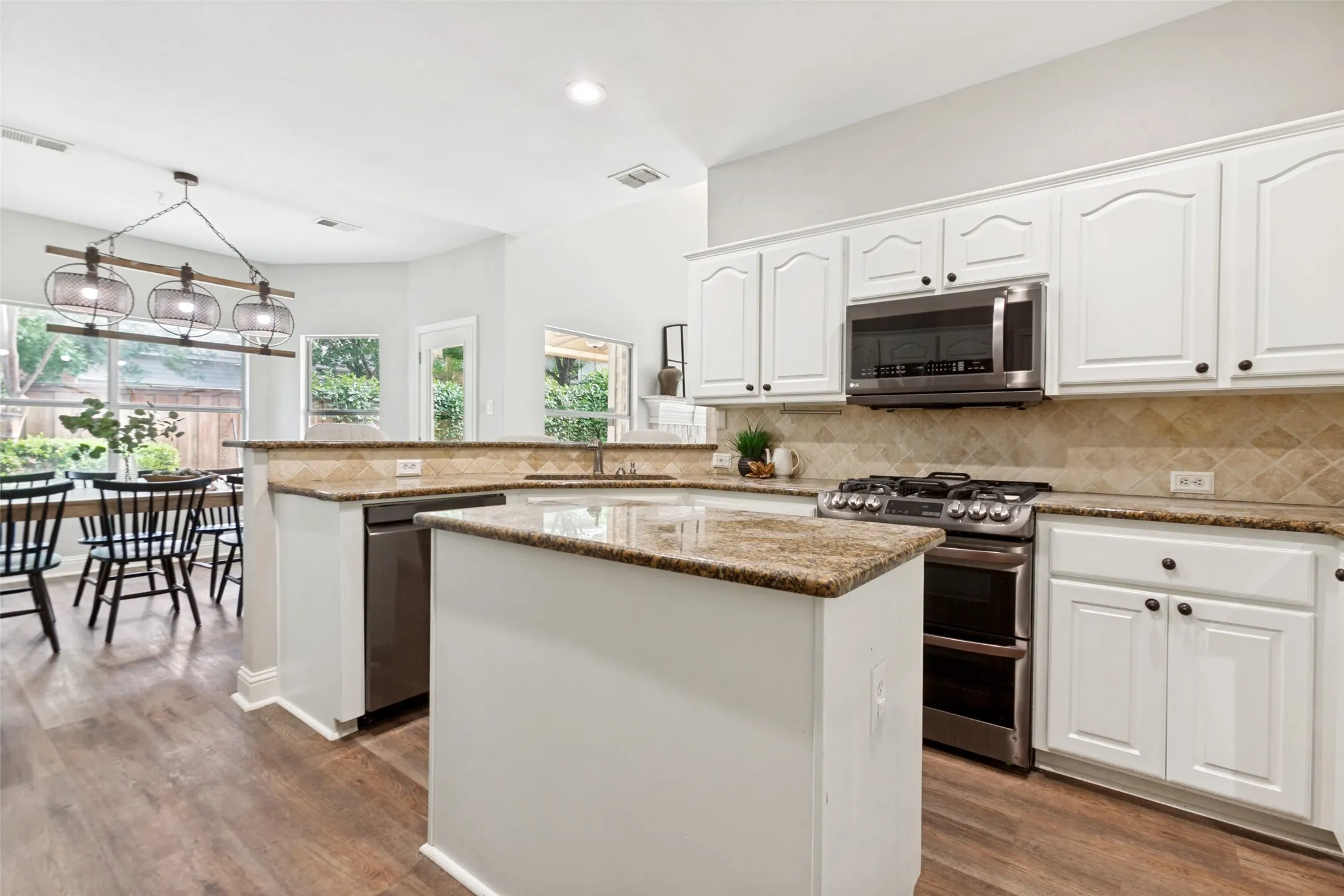 Single Family Residence For Sale in Collin County , 1013 Alameda Court, Allen, Texas 75013, 4 Bedroom, 3 Bathroom, 2 Garage spaces, 2,626 Sqft, built in 1993, mls#21357246, Real Estate Agent in Allen, Homes For Sale in Collin county, Homes For Sale in Allen, Realtor in Allen Texas, Real Estate Brokerage Independent Realty Texas, Luminita Cordes Realtor
