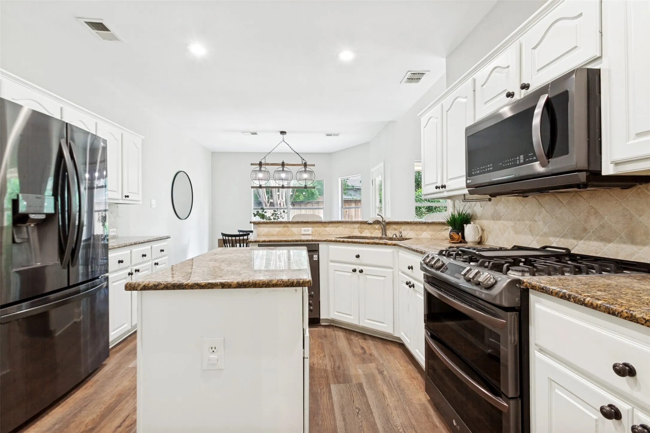 Single Family Residence For Sale in Collin County , 1013 Alameda Court, Allen, Texas 75013, 4 Bedroom, 3 Bathroom, 2 Garage spaces, 2,626 Sqft, built in 1993, mls#21357246, Real Estate Agent in Allen, Homes For Sale in Collin county, Homes For Sale in Allen, Realtor in Allen Texas, Real Estate Brokerage Independent Realty Texas, Luminita Cordes Realtor