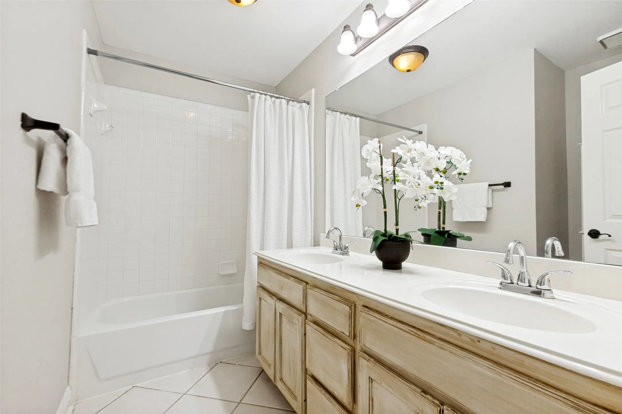 Single Family Residence For Sale in Collin County , 1013 Alameda Court, Allen, Texas 75013, 4 Bedroom, 3 Bathroom, 2 Garage spaces, 2,626 Sqft, built in 1993, mls#21357246, Real Estate Agent in Allen, Homes For Sale in Collin county, Homes For Sale in Allen, Realtor in Allen Texas, Real Estate Brokerage Independent Realty Texas, Luminita Cordes Realtor