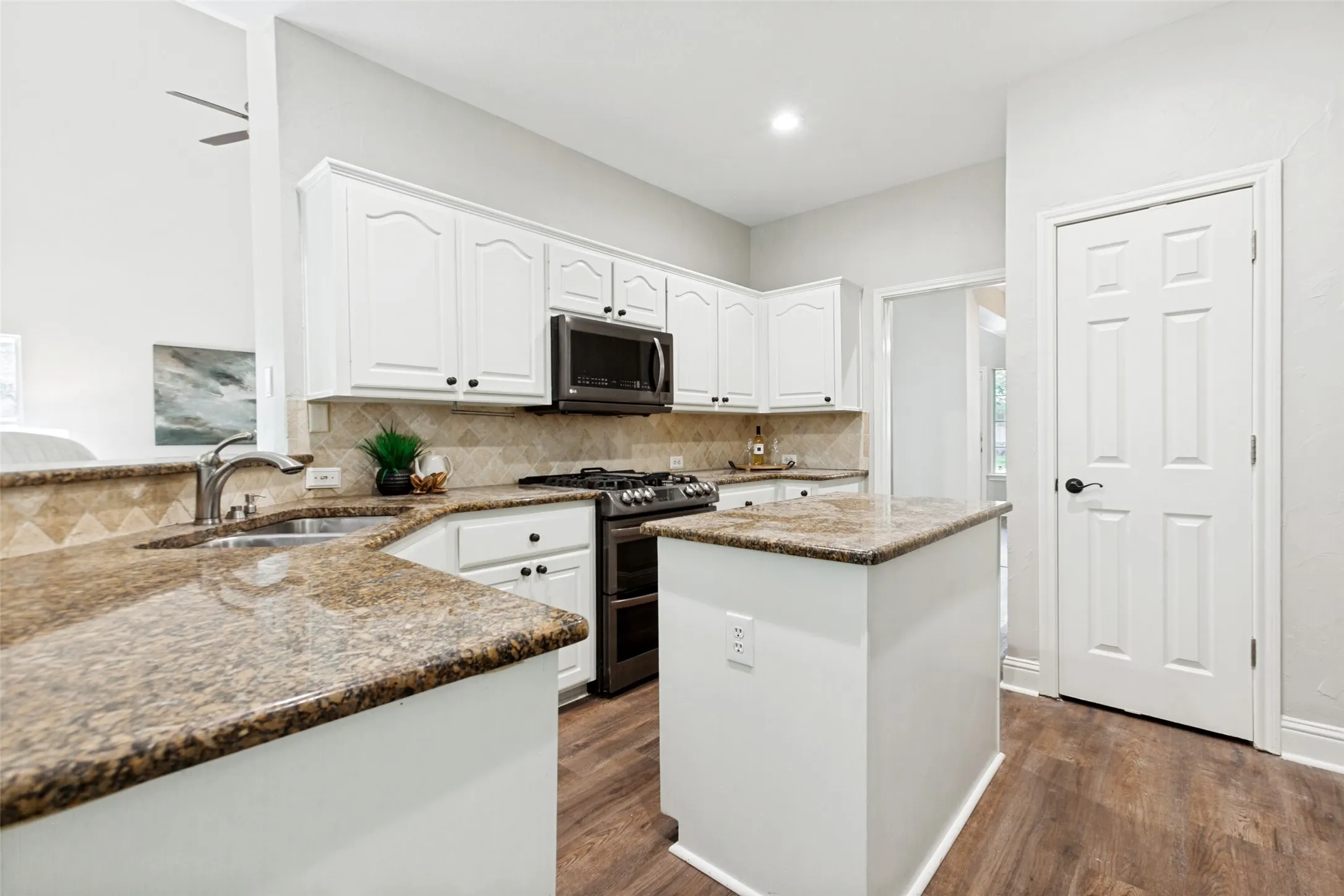 Single Family Residence For Sale in Collin County , 1013 Alameda Court, Allen, Texas 75013, 4 Bedroom, 3 Bathroom, 2 Garage spaces, 2,626 Sqft, built in 1993, mls#21357246, Real Estate Agent in Allen, Homes For Sale in Collin county, Homes For Sale in Allen, Realtor in Allen Texas, Real Estate Brokerage Independent Realty Texas, Luminita Cordes Realtor