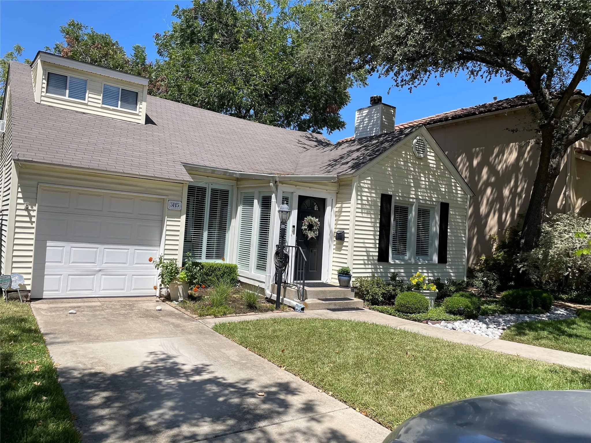 Single Family Residence For Sale in Dallas County , 5115 Stanford Avenue, Dallas, Texas 75209, 3 Bedroom, 2 Bathroom, 1 Garage spaces, 1,832 Sqft, built in 1939, mls#21357229, Real Estate Agent in Dallas, Homes For Sale in Dallas county, Homes For Sale in Dallas, Realtor in Dallas Texas, Real Estate Brokerage Independent Realty Texas, Luminita Cordes Realtor
