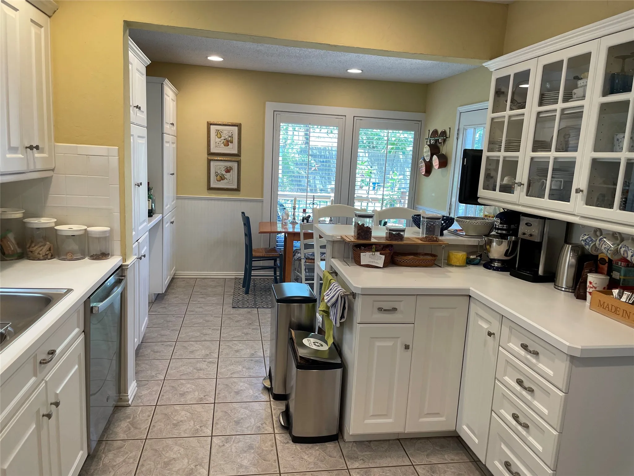 Single Family Residence For Sale in Dallas County , 5115 Stanford Avenue, Dallas, Texas 75209, 3 Bedroom, 2 Bathroom, 1 Garage spaces, 1,832 Sqft, built in 1939, mls#21357229, Real Estate Agent in Dallas, Homes For Sale in Dallas county, Homes For Sale in Dallas, Realtor in Dallas Texas, Real Estate Brokerage Independent Realty Texas, Luminita Cordes Realtor