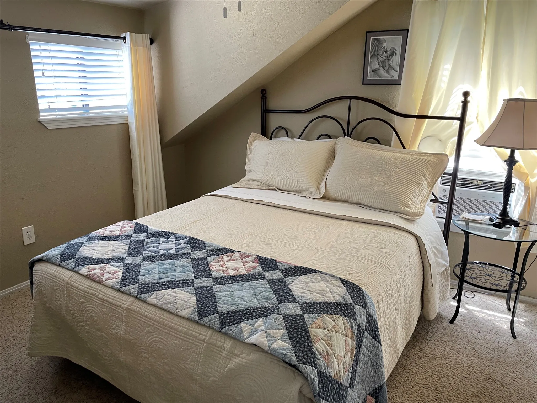 Single Family Residence For Sale in Dallas County , 5115 Stanford Avenue, Dallas, Texas 75209, 3 Bedroom, 2 Bathroom, 1 Garage spaces, 1,832 Sqft, built in 1939, mls#21357229, Real Estate Agent in Dallas, Homes For Sale in Dallas county, Homes For Sale in Dallas, Realtor in Dallas Texas, Real Estate Brokerage Independent Realty Texas, Luminita Cordes Realtor