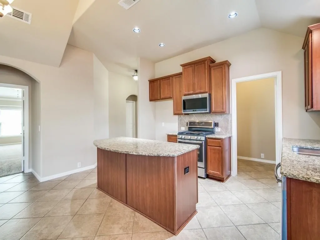 Single Family Residence For Rent in Collin County , 1410 Cedar Ridge Drive, Prosper, Texas 75078, 4 Bedroom, 3 Bathroom, 2 Garage spaces, 2,300 Sqft, built in 2010, mls#21357251, Real Estate Agent in Prosper, Homes For Rent in Collin county, Homes For Rent in Prosper, Realtor in Prosper Texas, Real Estate Brokerage Independent Realty Texas, Luminita Cordes Realtor