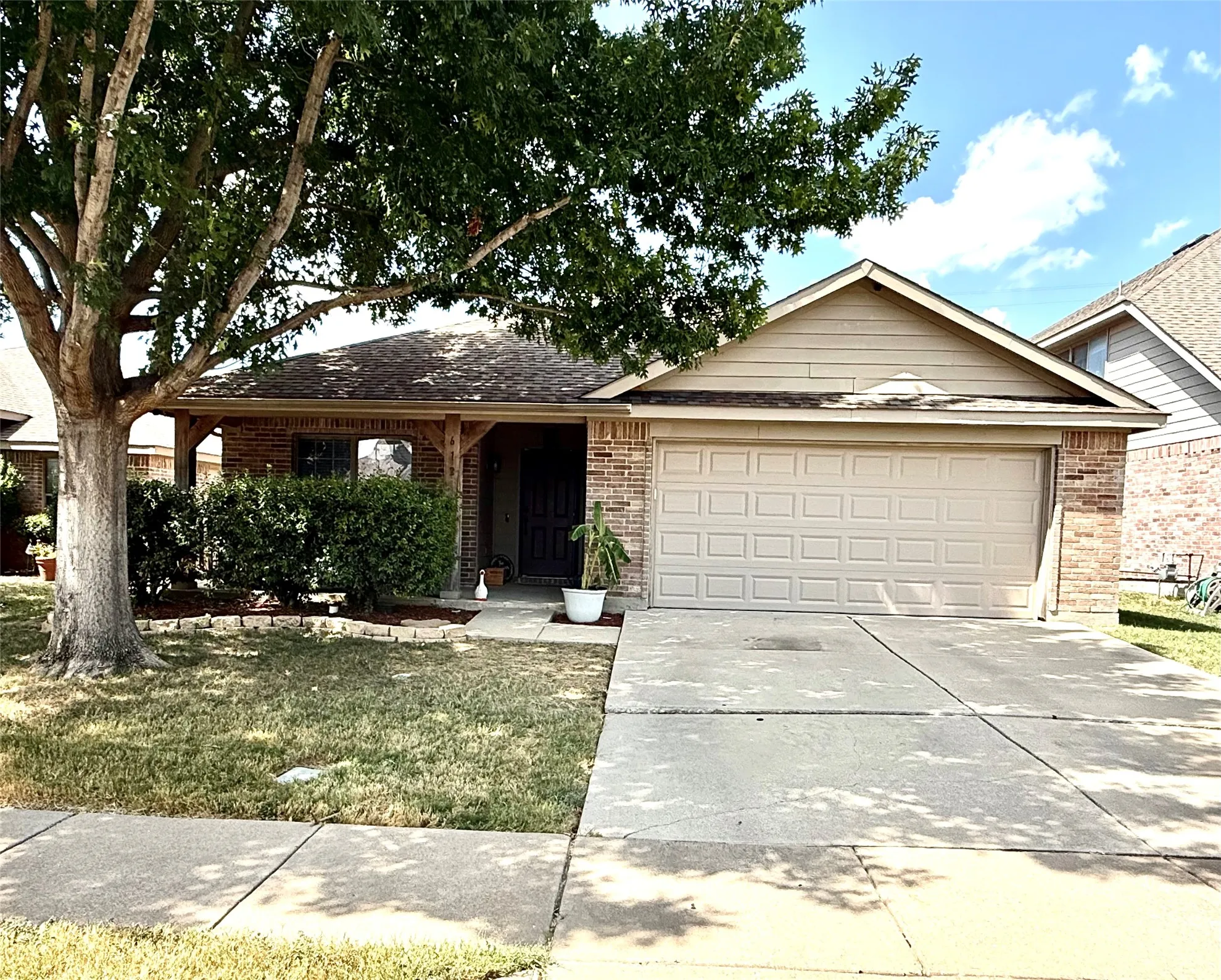 Single Family Residence For Sale in Tarrant County , 612 Stirrup Bar Drive, Fort Worth, Texas 76179, 4 Bedroom, 2 Bathroom, 2 Garage spaces, 2,028 Sqft, built in 2006, mls#21356637, Real Estate Agent in Fort Worth, Homes For Sale in Tarrant county, Homes For Sale in Fort Worth, Realtor in Fort Worth Texas, Real Estate Brokerage Independent Realty Texas, Luminita Cordes Realtor