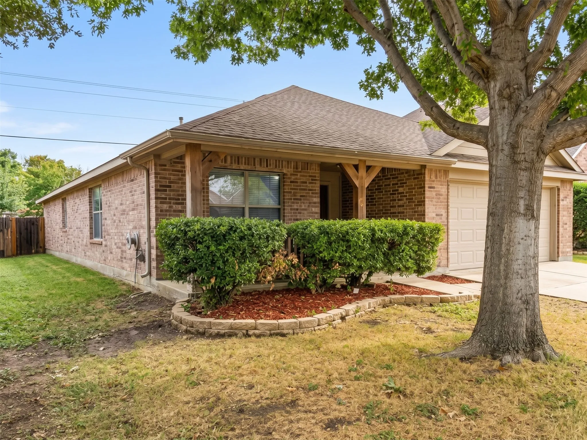 Single Family Residence For Sale in Tarrant County , 612 Stirrup Bar Drive, Fort Worth, Texas 76179, 4 Bedroom, 2 Bathroom, 2 Garage spaces, 2,028 Sqft, built in 2006, mls#21356637, Real Estate Agent in Fort Worth, Homes For Sale in Tarrant county, Homes For Sale in Fort Worth, Realtor in Fort Worth Texas, Real Estate Brokerage Independent Realty Texas, Luminita Cordes Realtor