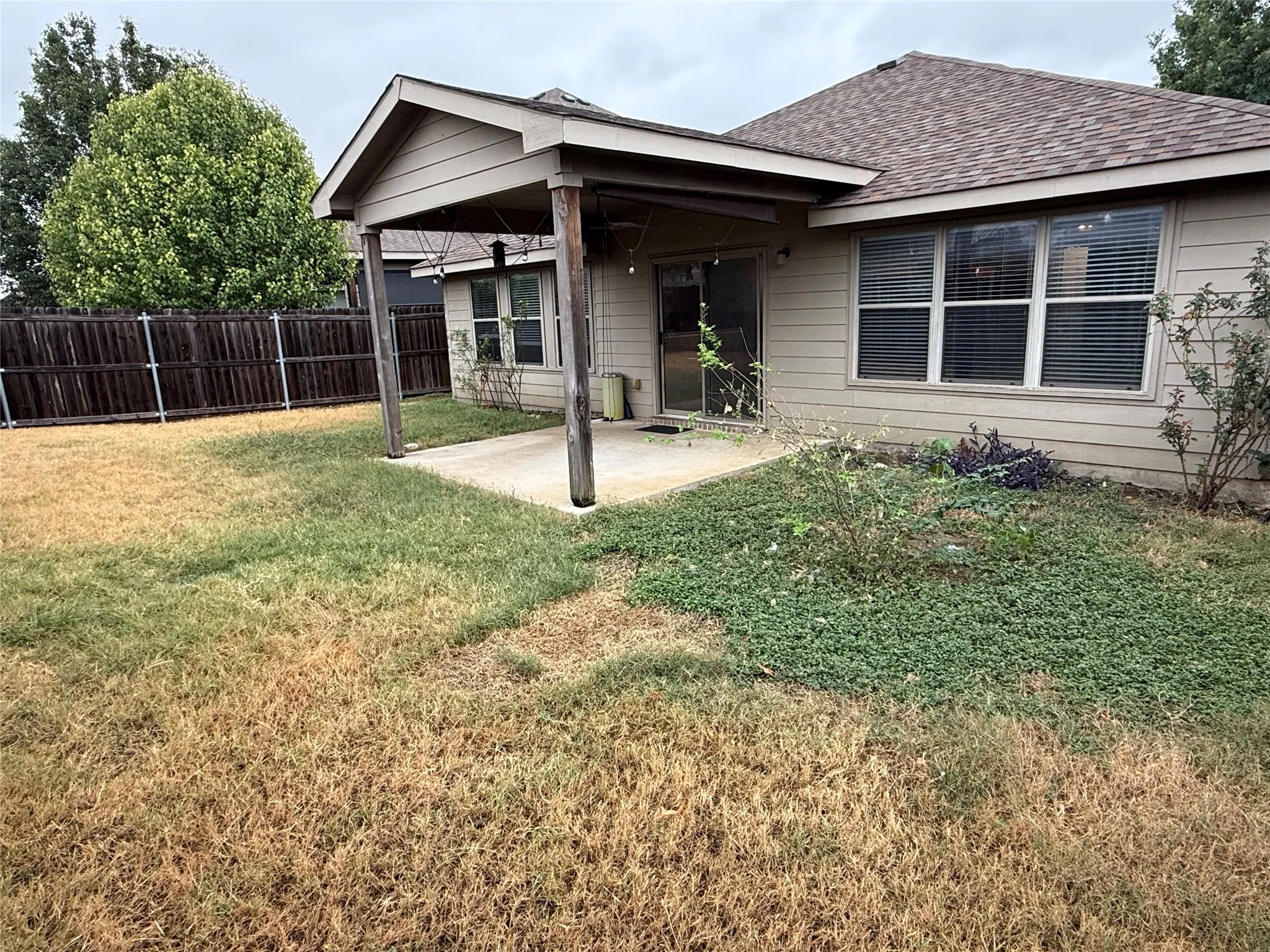 Single Family Residence For Sale in Tarrant County , 612 Stirrup Bar Drive, Fort Worth, Texas 76179, 4 Bedroom, 2 Bathroom, 2 Garage spaces, 2,028 Sqft, built in 2006, mls#21356637, Real Estate Agent in Fort Worth, Homes For Sale in Tarrant county, Homes For Sale in Fort Worth, Realtor in Fort Worth Texas, Real Estate Brokerage Independent Realty Texas, Luminita Cordes Realtor