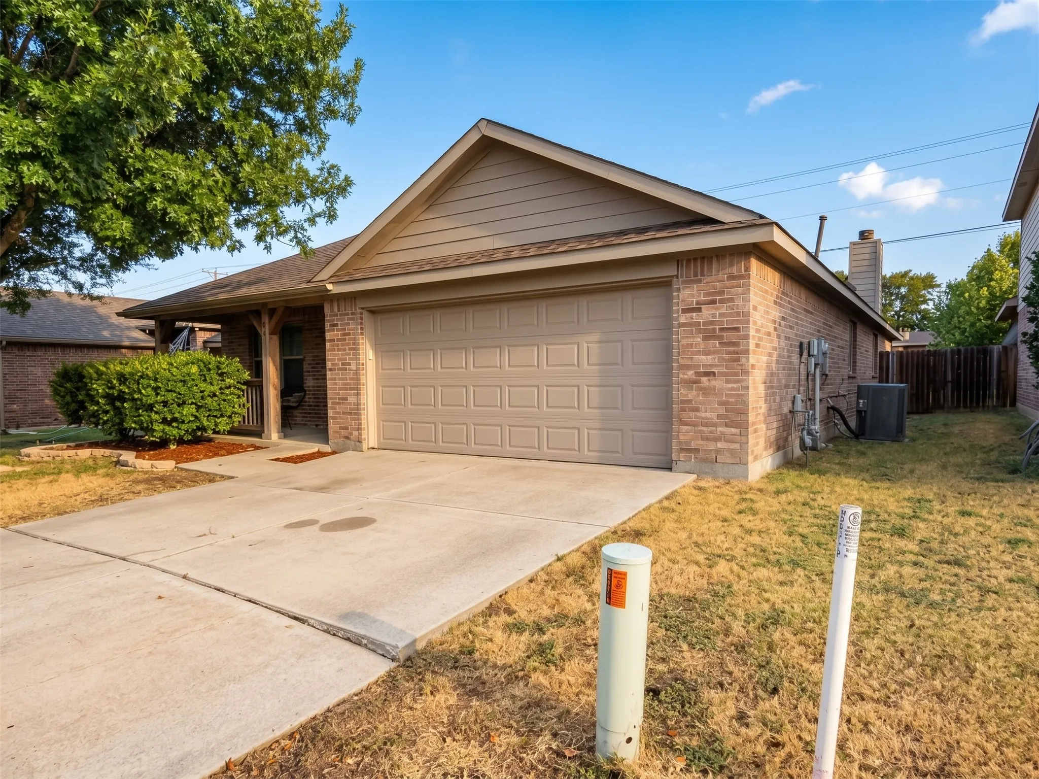 Single Family Residence For Sale in Tarrant County , 612 Stirrup Bar Drive, Fort Worth, Texas 76179, 4 Bedroom, 2 Bathroom, 2 Garage spaces, 2,028 Sqft, built in 2006, mls#21356637, Real Estate Agent in Fort Worth, Homes For Sale in Tarrant county, Homes For Sale in Fort Worth, Realtor in Fort Worth Texas, Real Estate Brokerage Independent Realty Texas, Luminita Cordes Realtor