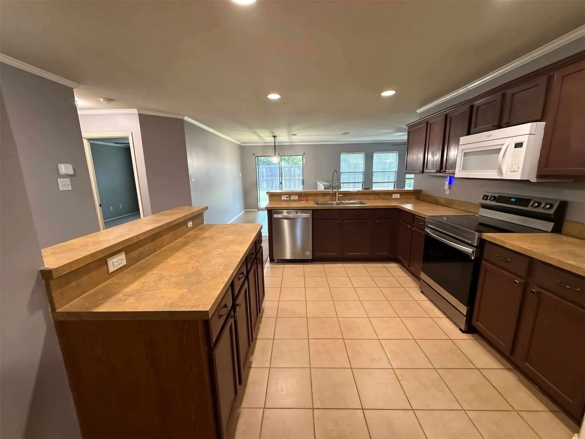 Single Family Residence For Sale in Tarrant County , 612 Stirrup Bar Drive, Fort Worth, Texas 76179, 4 Bedroom, 2 Bathroom, 2 Garage spaces, 2,028 Sqft, built in 2006, mls#21356637, Real Estate Agent in Fort Worth, Homes For Sale in Tarrant county, Homes For Sale in Fort Worth, Realtor in Fort Worth Texas, Real Estate Brokerage Independent Realty Texas, Luminita Cordes Realtor