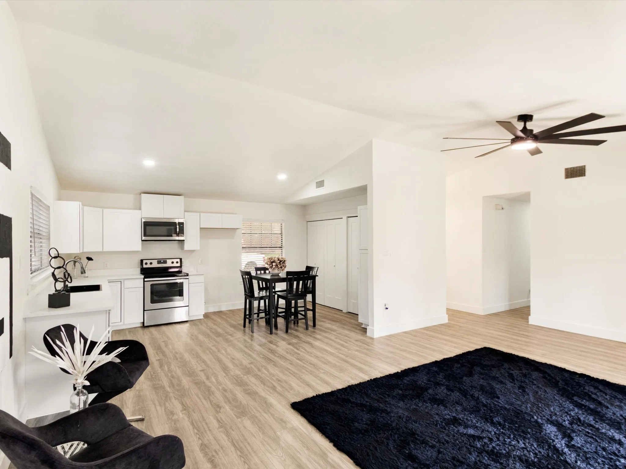 Single Family Residence For Sale in Dallas County , 1040 Carmody Drive, Mesquite, Texas 75149, 3 Bedroom, 2 Bathroom, 2 Garage spaces, 1,342 Sqft, built in 1983, mls#21356595, Real Estate Agent in Mesquite, Homes For Sale in Dallas county, Homes For Sale in Mesquite, Realtor in Mesquite Texas, Real Estate Brokerage Independent Realty Texas, Luminita Cordes Realtor