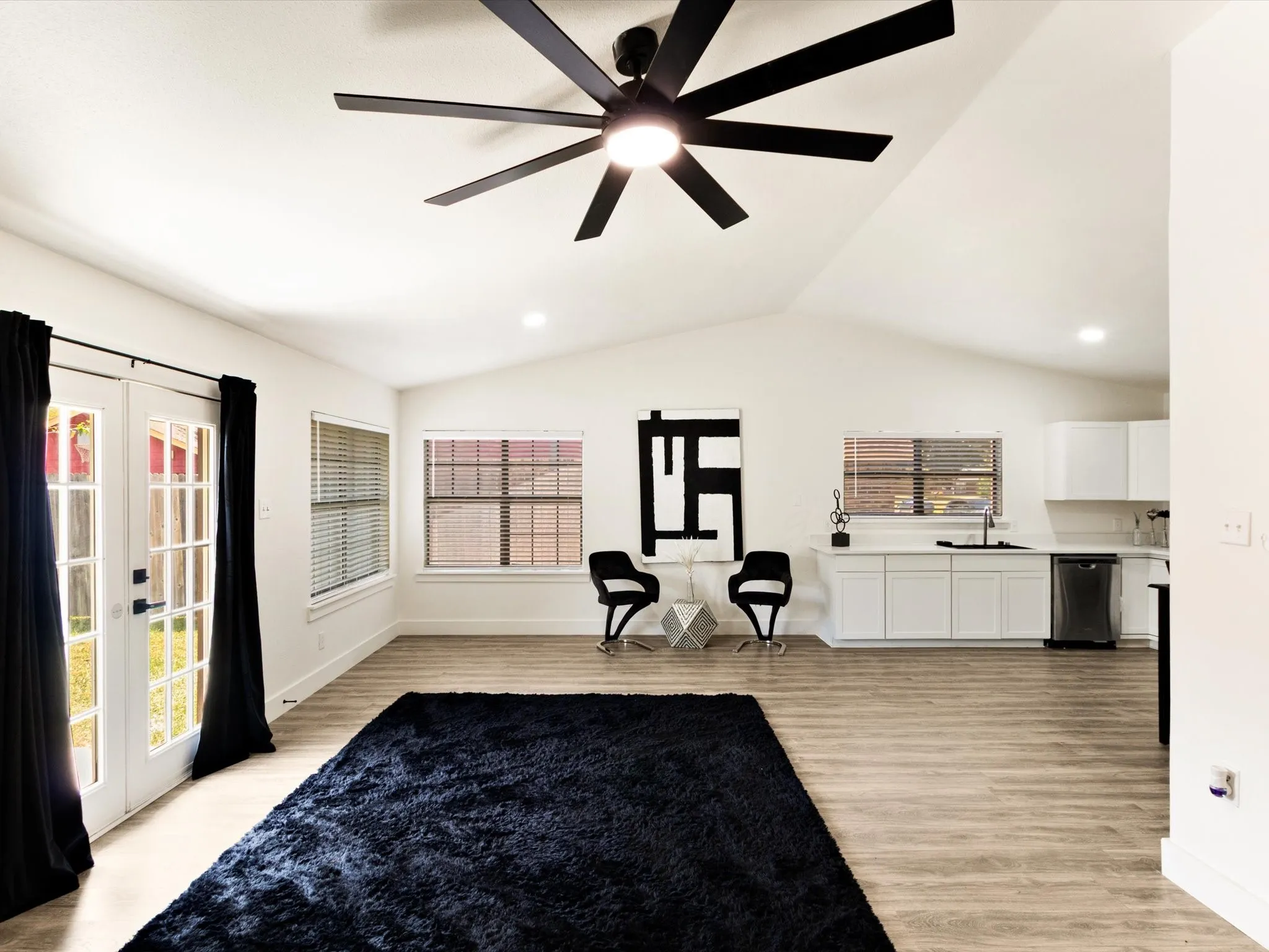 Single Family Residence For Sale in Dallas County , 1040 Carmody Drive, Mesquite, Texas 75149, 3 Bedroom, 2 Bathroom, 2 Garage spaces, 1,342 Sqft, built in 1983, mls#21356595, Real Estate Agent in Mesquite, Homes For Sale in Dallas county, Homes For Sale in Mesquite, Realtor in Mesquite Texas, Real Estate Brokerage Independent Realty Texas, Luminita Cordes Realtor