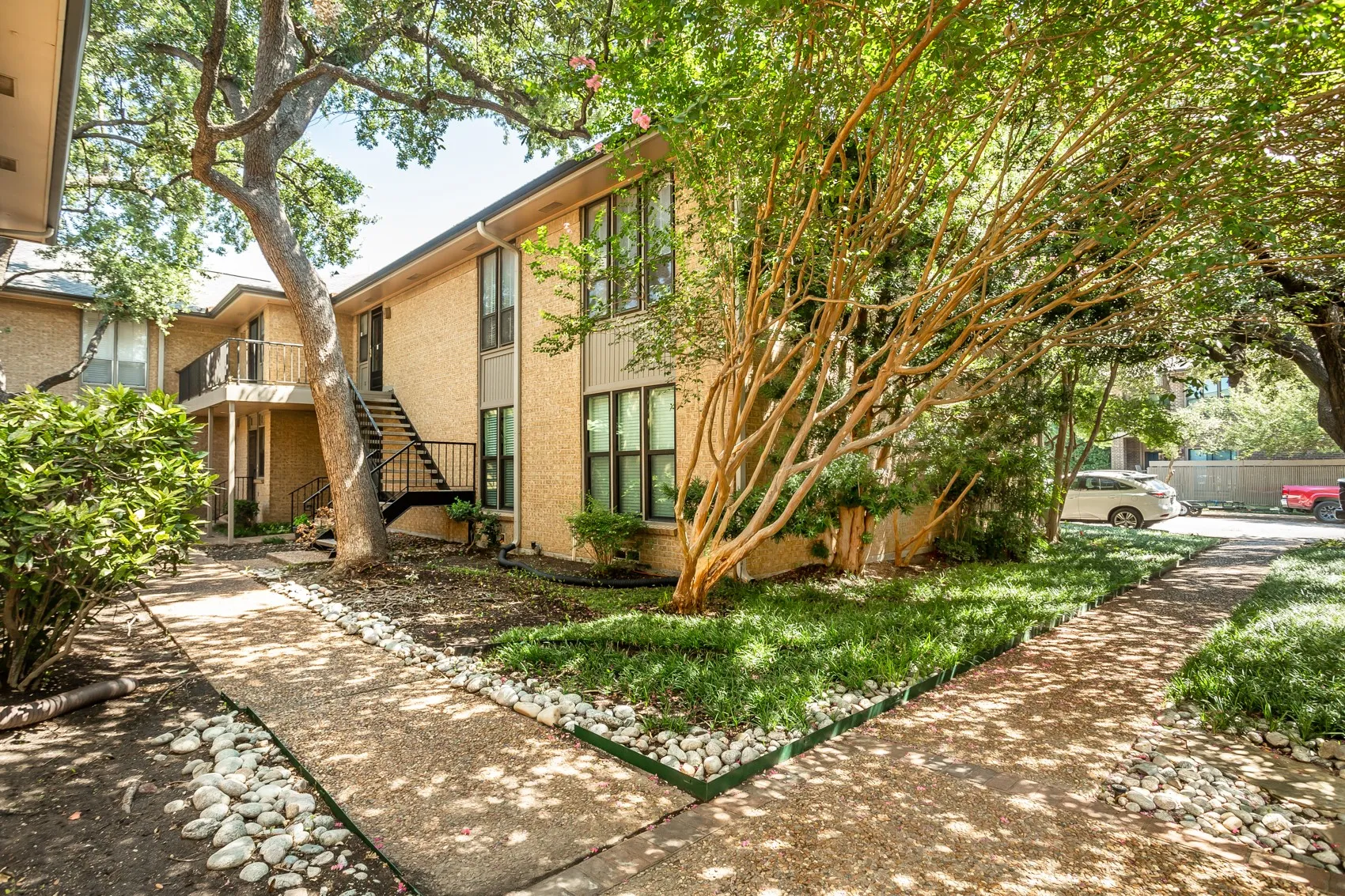 Condominium For Sale in Dallas County , 10771 Villager Road C, Dallas, Texas 75230, 3 Bedroom, 2 Bathroom, Garage spaces, 1,291 Sqft, built in 1969, Price $350,000, mls#21357242, Real Estate Agent in Dallas, Homes For Sale in Dallas county, Homes For Sale in Dallas, Realtor in Dallas Texas, Real Estate Brokerage Independent Realty Texas, Luminita Cordes Realtor