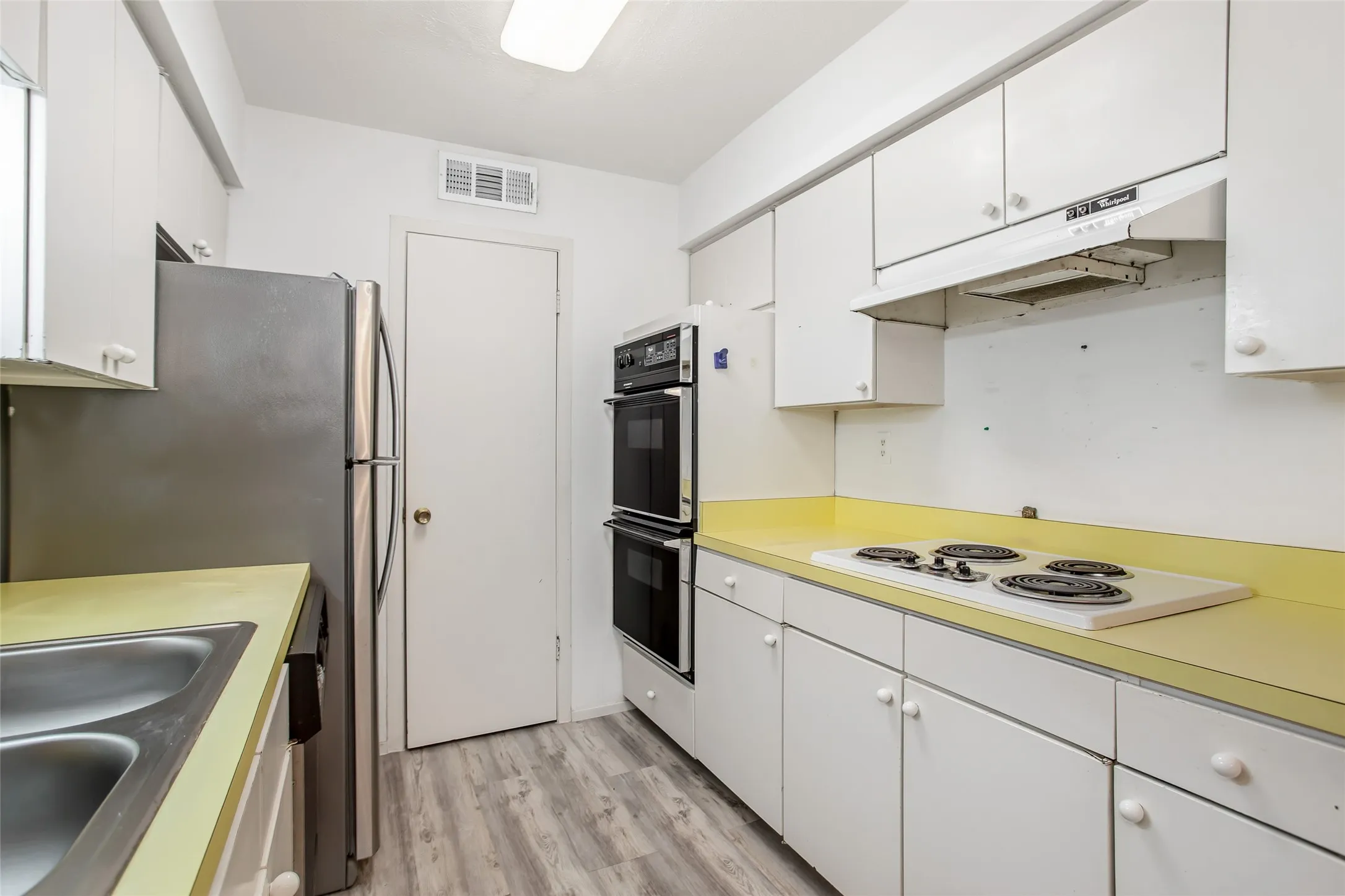 Condominium For Sale in Dallas County , 10771 Villager Road C, Dallas, Texas 75230, 3 Bedroom, 2 Bathroom, Garage spaces, 1,291 Sqft, built in 1969, Price $350,000, mls#21357242, Real Estate Agent in Dallas, Homes For Sale in Dallas county, Homes For Sale in Dallas, Realtor in Dallas Texas, Real Estate Brokerage Independent Realty Texas, Luminita Cordes Realtor