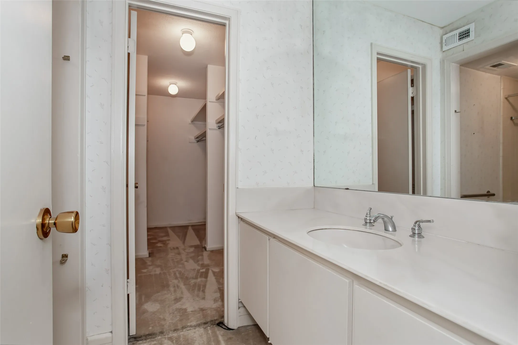 Condominium For Sale in Dallas County , 10771 Villager Road C, Dallas, Texas 75230, 3 Bedroom, 2 Bathroom, Garage spaces, 1,291 Sqft, built in 1969, Price $350,000, mls#21357242, Real Estate Agent in Dallas, Homes For Sale in Dallas county, Homes For Sale in Dallas, Realtor in Dallas Texas, Real Estate Brokerage Independent Realty Texas, Luminita Cordes Realtor