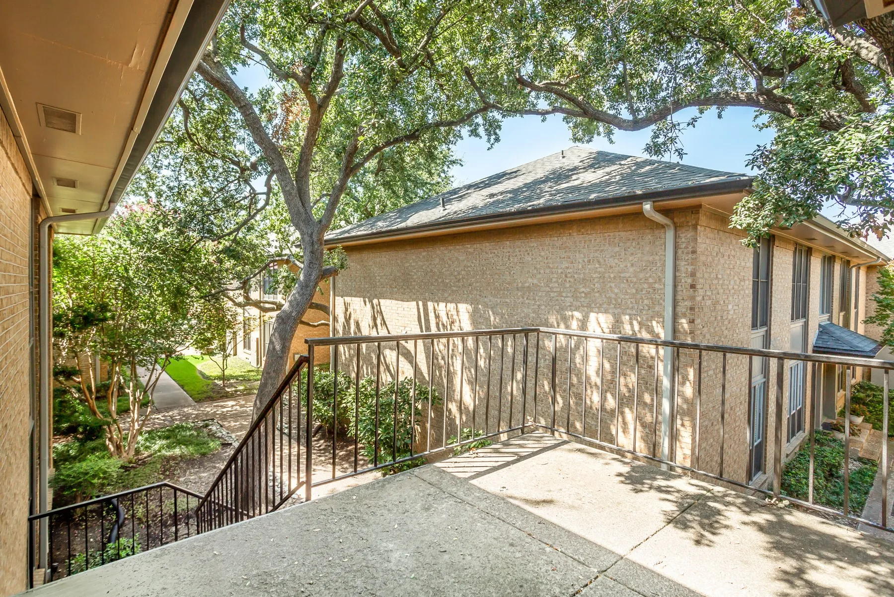 Condominium For Sale in Dallas County , 10771 Villager Road C, Dallas, Texas 75230, 3 Bedroom, 2 Bathroom, Garage spaces, 1,291 Sqft, built in 1969, Price $350,000, mls#21357242, Real Estate Agent in Dallas, Homes For Sale in Dallas county, Homes For Sale in Dallas, Realtor in Dallas Texas, Real Estate Brokerage Independent Realty Texas, Luminita Cordes Realtor