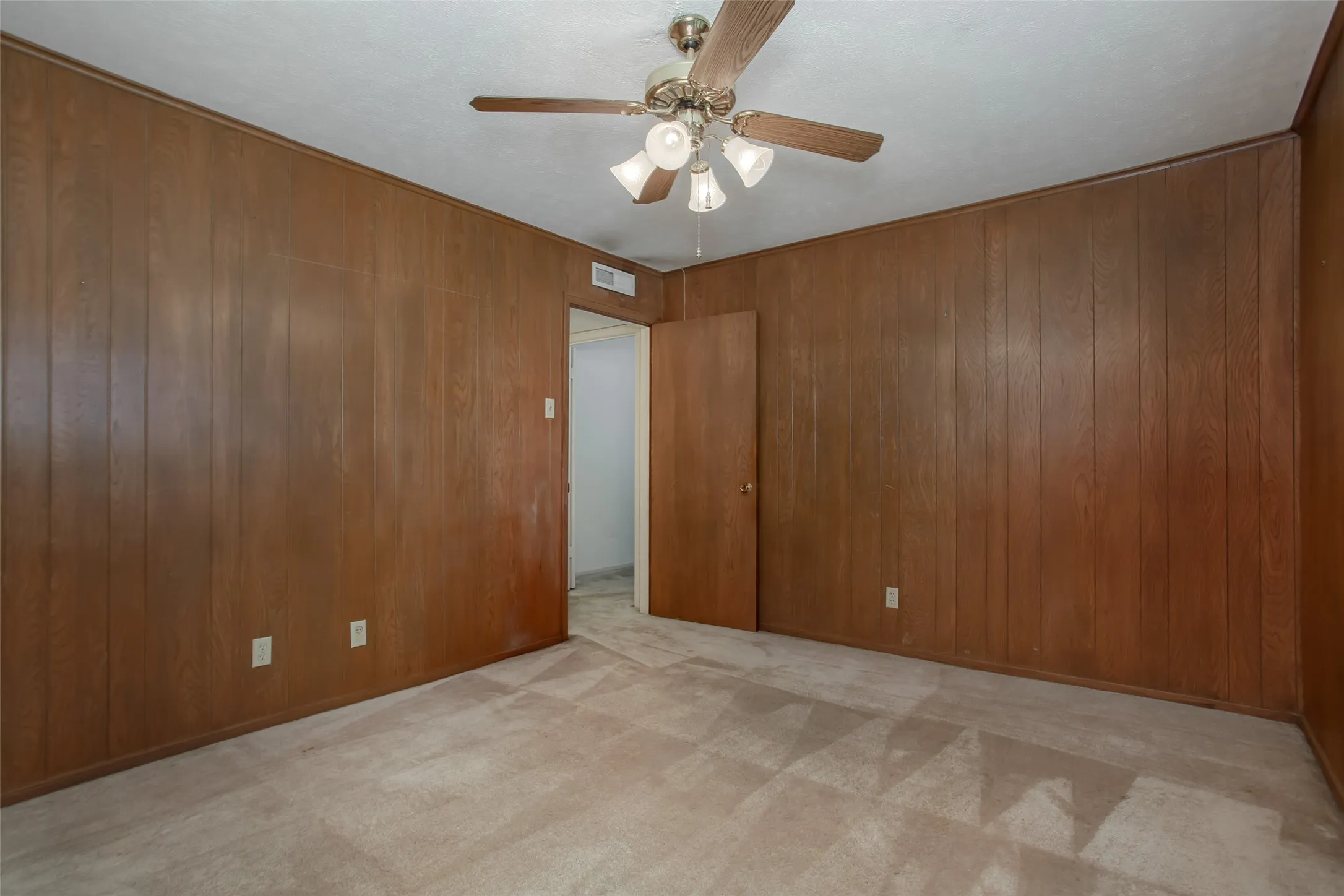 Condominium For Sale in Dallas County , 10771 Villager Road C, Dallas, Texas 75230, 3 Bedroom, 2 Bathroom, Garage spaces, 1,291 Sqft, built in 1969, Price $350,000, mls#21357242, Real Estate Agent in Dallas, Homes For Sale in Dallas county, Homes For Sale in Dallas, Realtor in Dallas Texas, Real Estate Brokerage Independent Realty Texas, Luminita Cordes Realtor