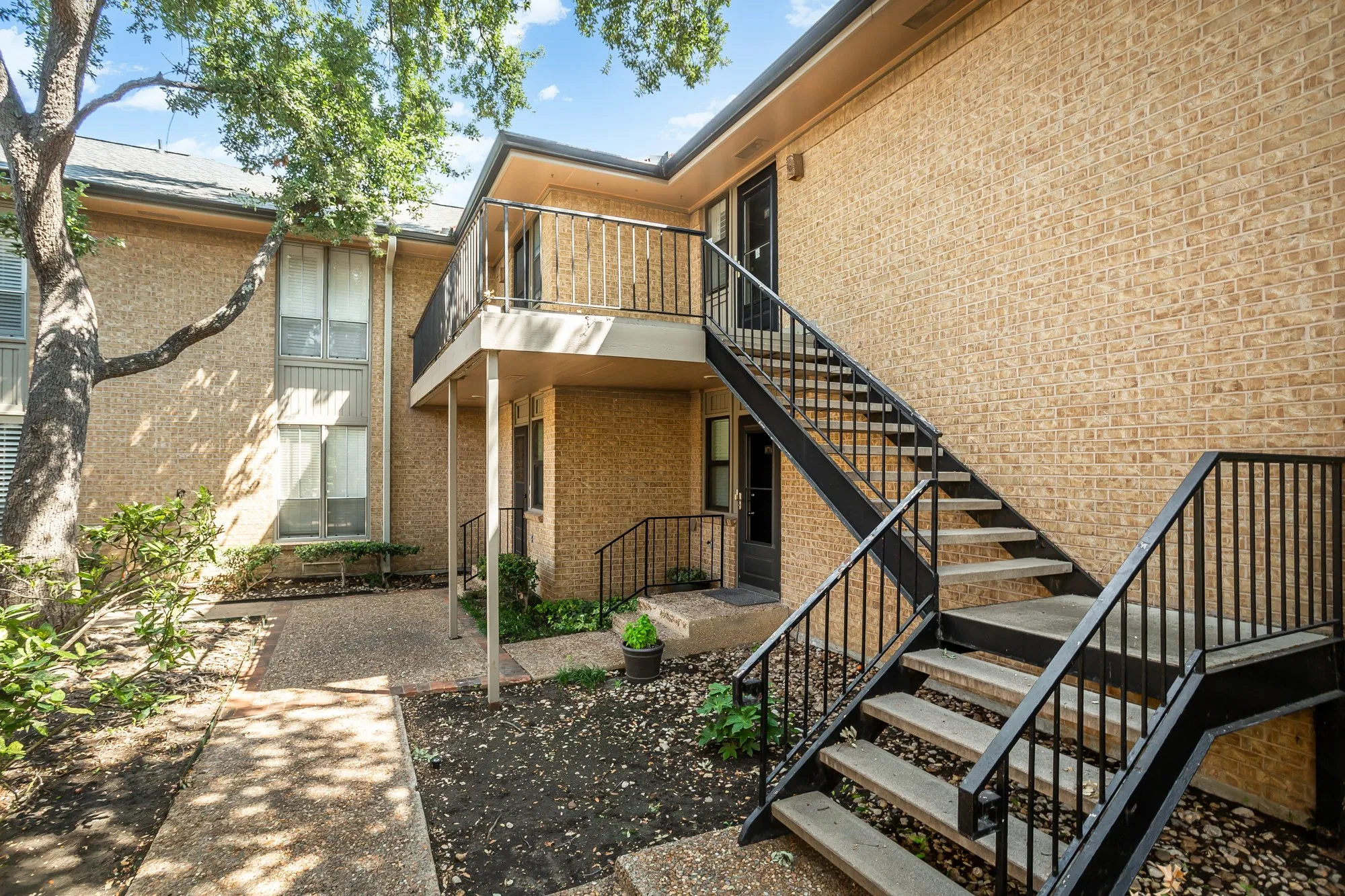 Condominium For Sale in Dallas County , 10771 Villager Road C, Dallas, Texas 75230, 3 Bedroom, 2 Bathroom, Garage spaces, 1,291 Sqft, built in 1969, Price $350,000, mls#21357242, Real Estate Agent in Dallas, Homes For Sale in Dallas county, Homes For Sale in Dallas, Realtor in Dallas Texas, Real Estate Brokerage Independent Realty Texas, Luminita Cordes Realtor