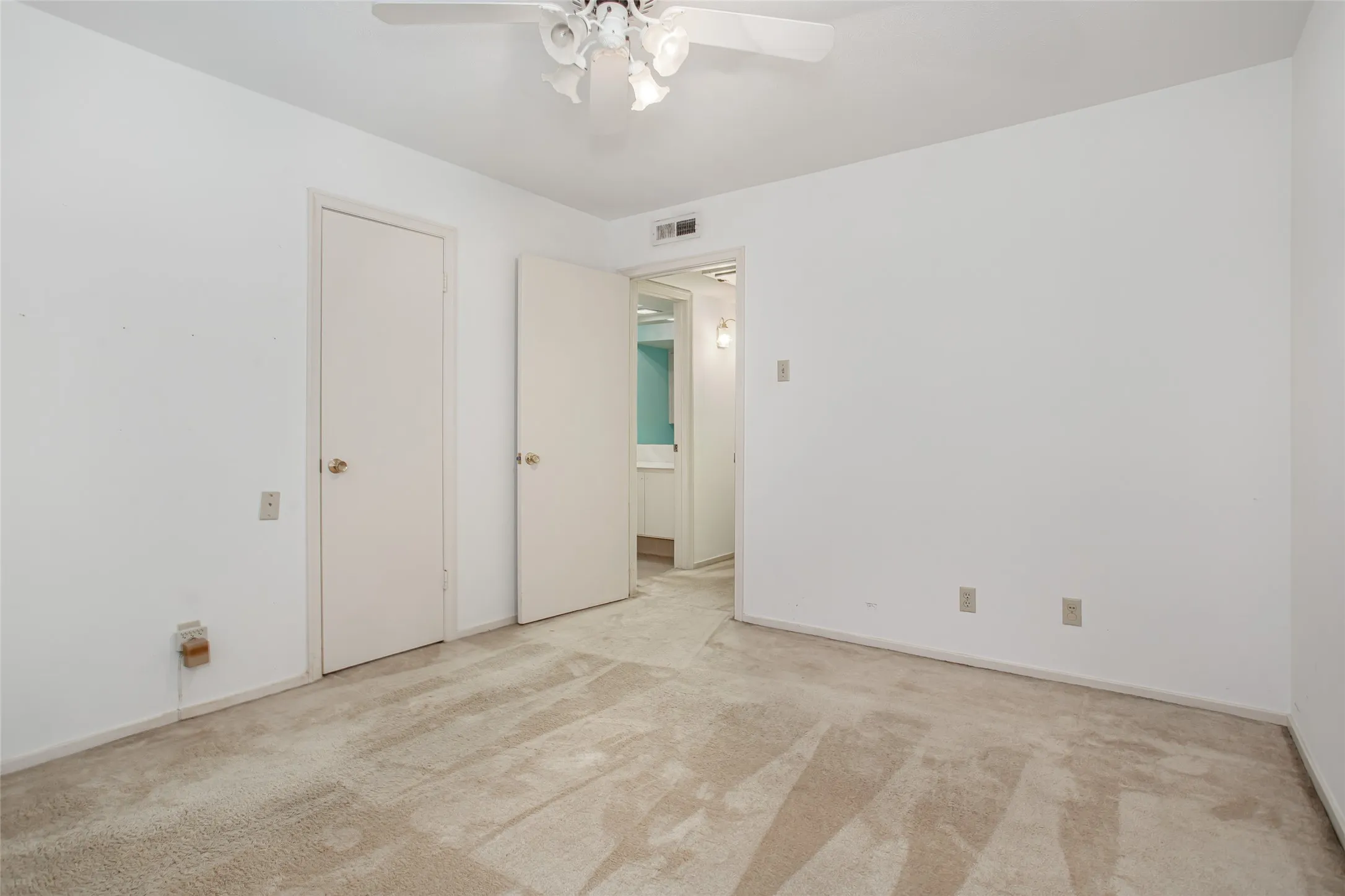 Condominium For Sale in Dallas County , 10771 Villager Road C, Dallas, Texas 75230, 3 Bedroom, 2 Bathroom, Garage spaces, 1,291 Sqft, built in 1969, Price $350,000, mls#21357242, Real Estate Agent in Dallas, Homes For Sale in Dallas county, Homes For Sale in Dallas, Realtor in Dallas Texas, Real Estate Brokerage Independent Realty Texas, Luminita Cordes Realtor