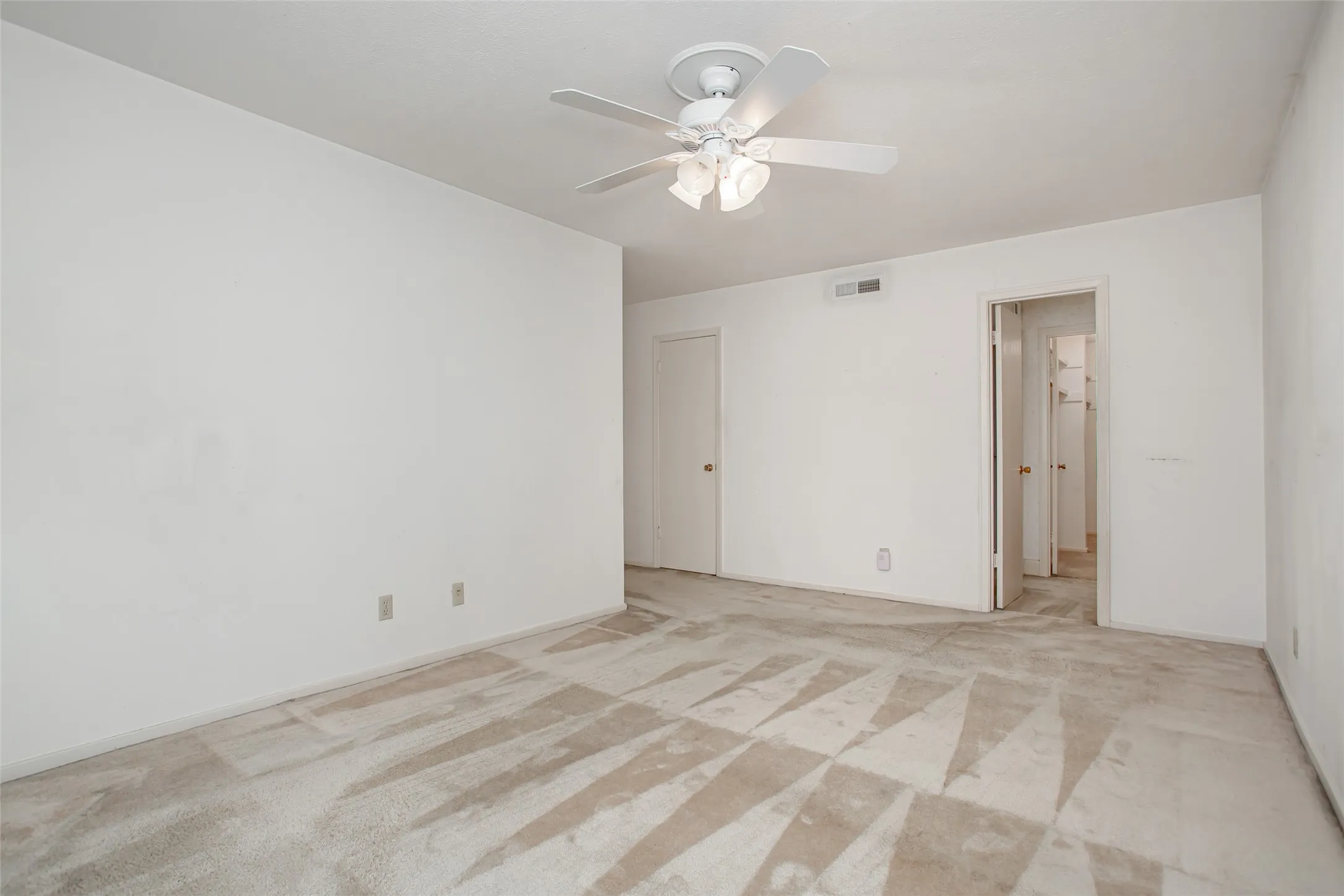 Condominium For Sale in Dallas County , 10771 Villager Road C, Dallas, Texas 75230, 3 Bedroom, 2 Bathroom, Garage spaces, 1,291 Sqft, built in 1969, Price $350,000, mls#21357242, Real Estate Agent in Dallas, Homes For Sale in Dallas county, Homes For Sale in Dallas, Realtor in Dallas Texas, Real Estate Brokerage Independent Realty Texas, Luminita Cordes Realtor