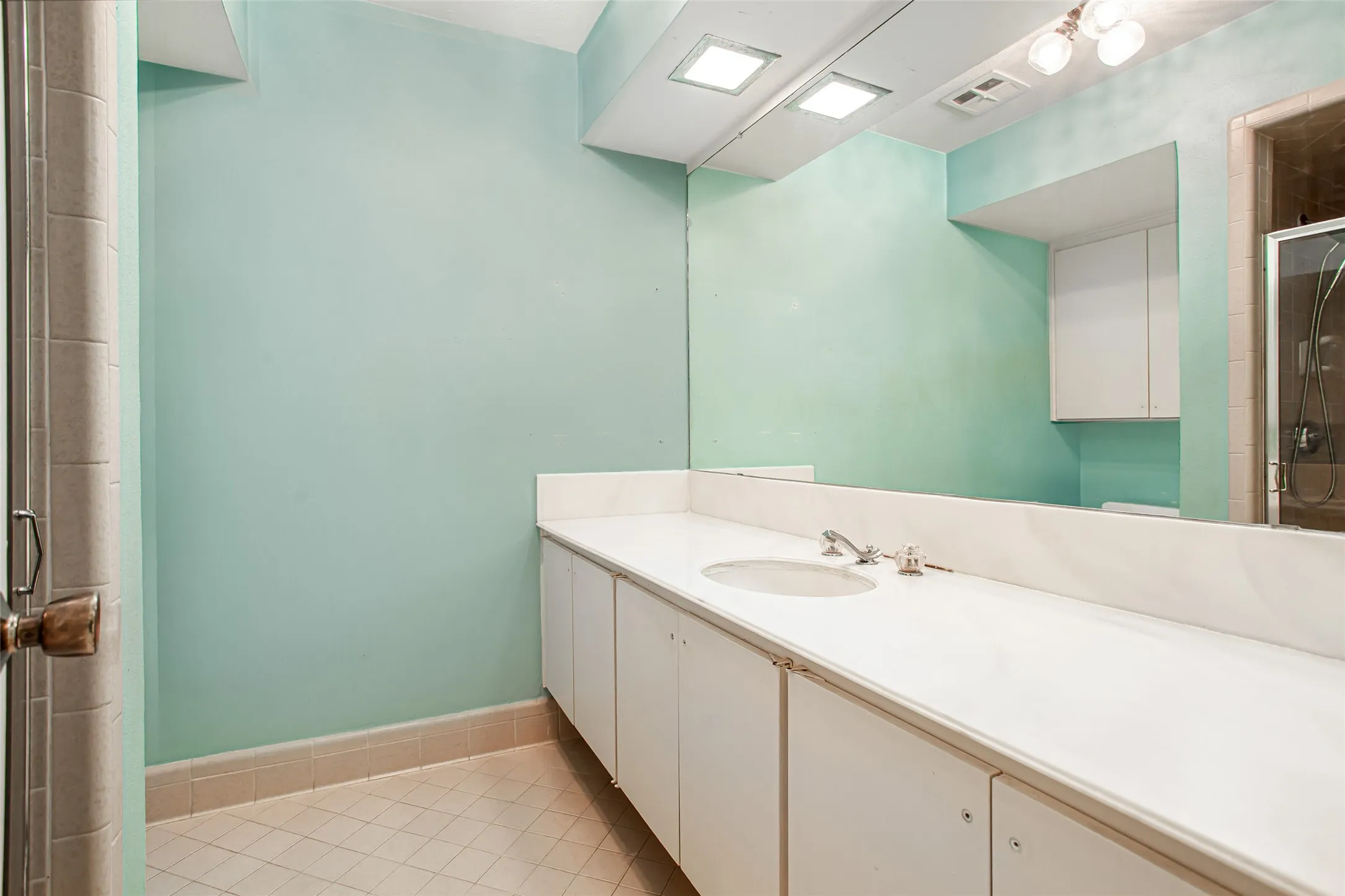 Condominium For Sale in Dallas County , 10771 Villager Road C, Dallas, Texas 75230, 3 Bedroom, 2 Bathroom, Garage spaces, 1,291 Sqft, built in 1969, Price $350,000, mls#21357242, Real Estate Agent in Dallas, Homes For Sale in Dallas county, Homes For Sale in Dallas, Realtor in Dallas Texas, Real Estate Brokerage Independent Realty Texas, Luminita Cordes Realtor