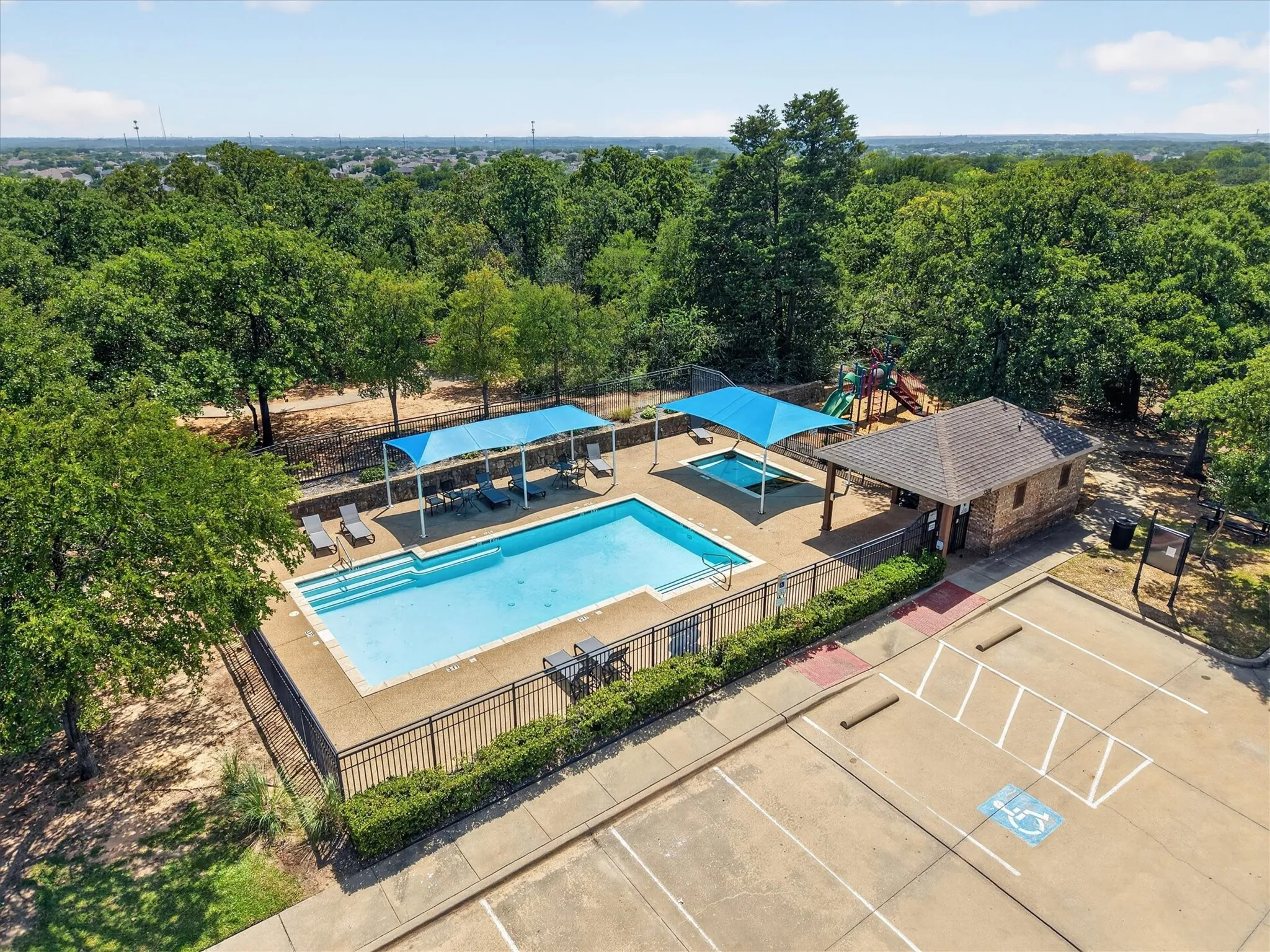 Single Family Residence For Sale in Denton County , 3312 Marymount Drive, Denton, Texas 76210, 4 Bedroom, 3 Bathroom, 2 Garage spaces, 3,317 Sqft, built in 2005, mls#21351981, Real Estate Agent in Denton, Homes For Sale in Denton county, Homes For Sale in Denton, Realtor in Denton Texas, Real Estate Brokerage Independent Realty Texas, Luminita Cordes Realtor