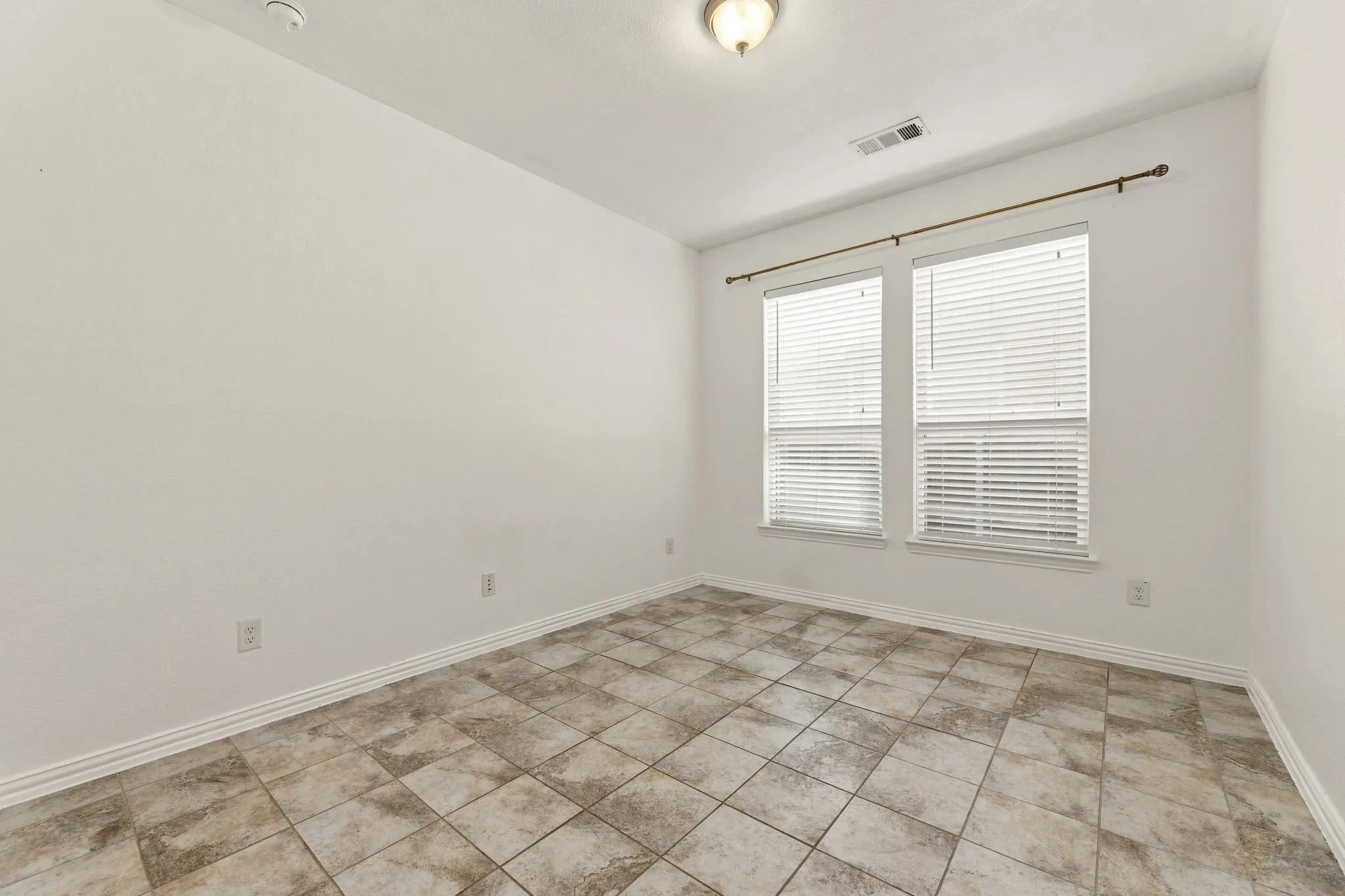 Single Family Residence For Sale in Denton County , 1517 Sea Island Road, Aubrey, Texas 76227, 4 Bedroom, 2 Bathroom, 2 Garage spaces, 2,261 Sqft, built in 2016, mls#21357226, Real Estate Agent in Aubrey, Homes For Sale in Denton county, Homes For Sale in Aubrey, Realtor in Aubrey Texas, Real Estate Brokerage Independent Realty Texas, Luminita Cordes Realtor