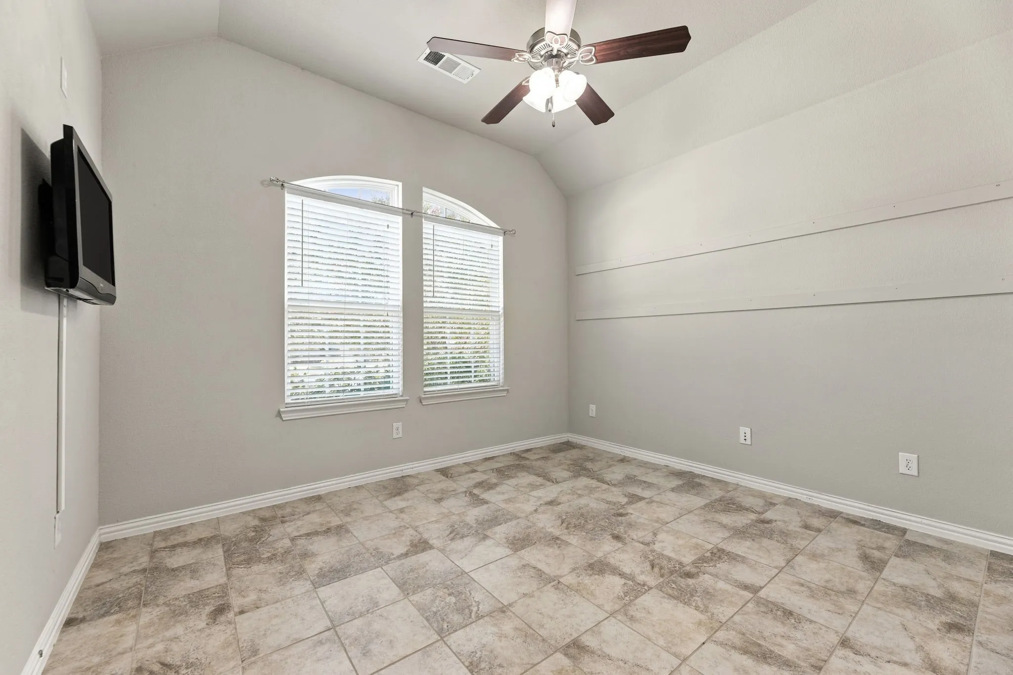 Single Family Residence For Sale in Denton County , 1517 Sea Island Road, Aubrey, Texas 76227, 4 Bedroom, 2 Bathroom, 2 Garage spaces, 2,261 Sqft, built in 2016, mls#21357226, Real Estate Agent in Aubrey, Homes For Sale in Denton county, Homes For Sale in Aubrey, Realtor in Aubrey Texas, Real Estate Brokerage Independent Realty Texas, Luminita Cordes Realtor