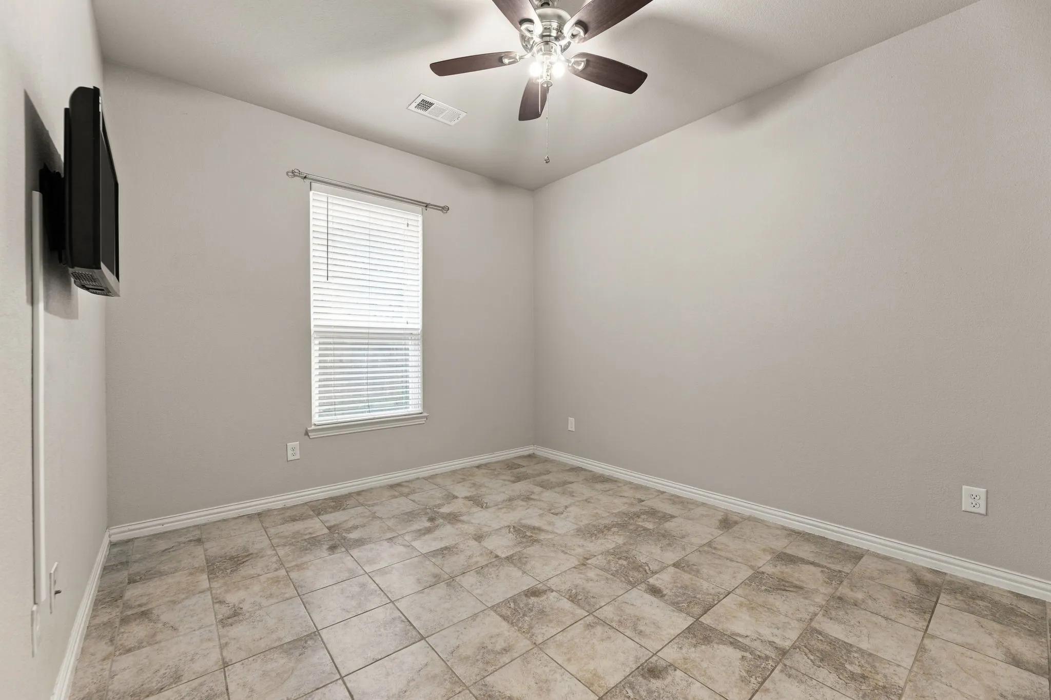 Single Family Residence For Sale in Denton County , 1517 Sea Island Road, Aubrey, Texas 76227, 4 Bedroom, 2 Bathroom, 2 Garage spaces, 2,261 Sqft, built in 2016, mls#21357226, Real Estate Agent in Aubrey, Homes For Sale in Denton county, Homes For Sale in Aubrey, Realtor in Aubrey Texas, Real Estate Brokerage Independent Realty Texas, Luminita Cordes Realtor
