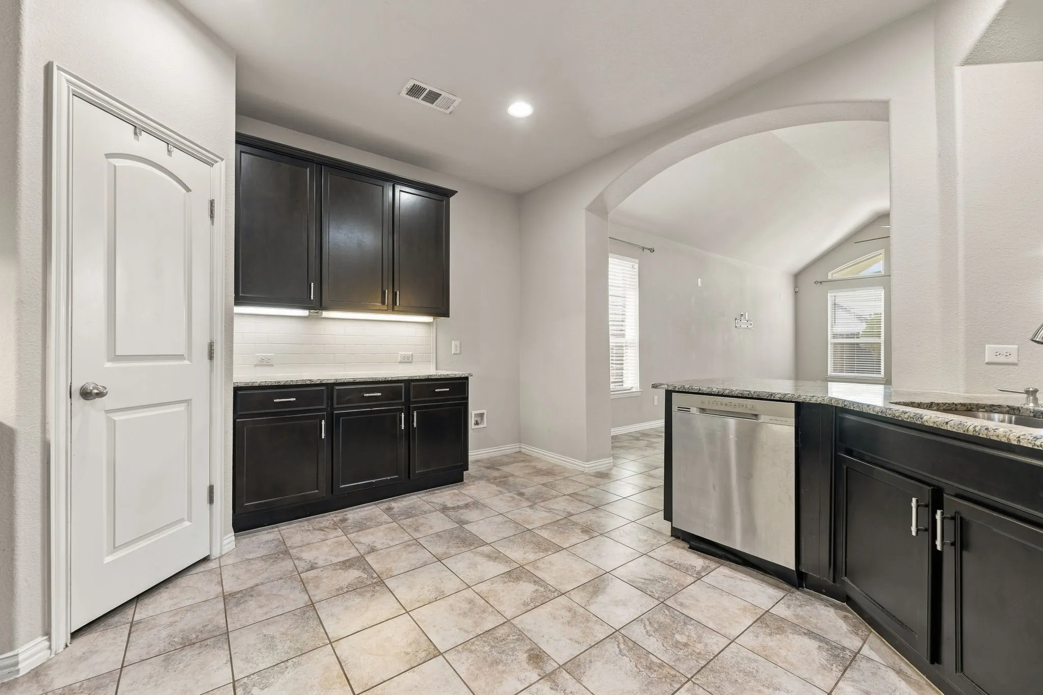 Single Family Residence For Sale in Denton County , 1517 Sea Island Road, Aubrey, Texas 76227, 4 Bedroom, 2 Bathroom, 2 Garage spaces, 2,261 Sqft, built in 2016, mls#21357226, Real Estate Agent in Aubrey, Homes For Sale in Denton county, Homes For Sale in Aubrey, Realtor in Aubrey Texas, Real Estate Brokerage Independent Realty Texas, Luminita Cordes Realtor