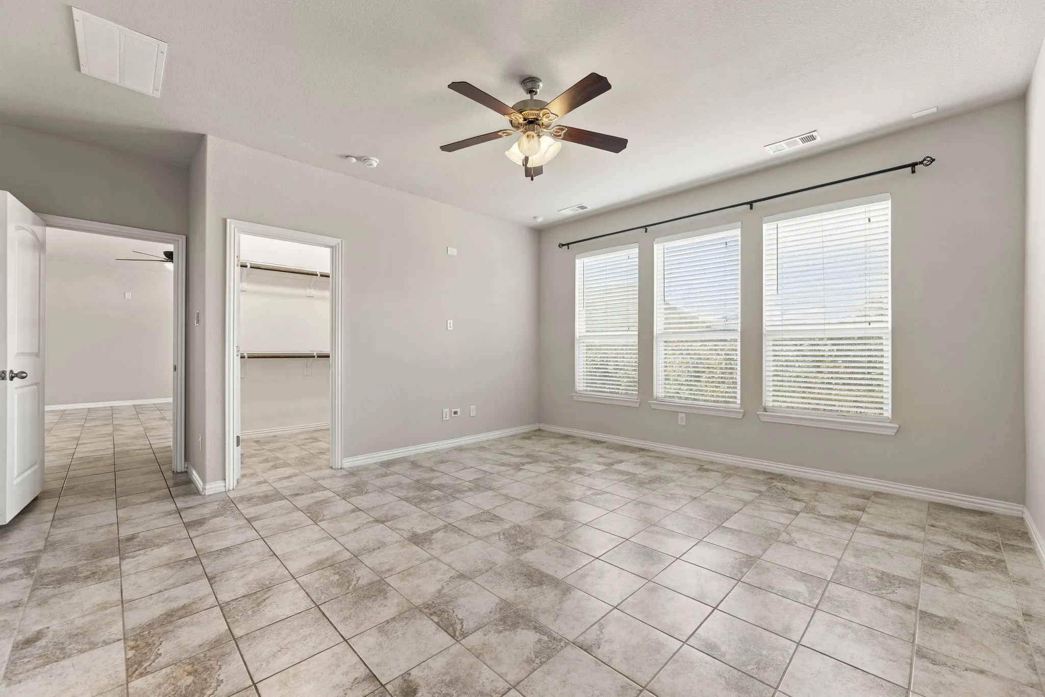 Single Family Residence For Sale in Denton County , 1517 Sea Island Road, Aubrey, Texas 76227, 4 Bedroom, 2 Bathroom, 2 Garage spaces, 2,261 Sqft, built in 2016, mls#21357226, Real Estate Agent in Aubrey, Homes For Sale in Denton county, Homes For Sale in Aubrey, Realtor in Aubrey Texas, Real Estate Brokerage Independent Realty Texas, Luminita Cordes Realtor