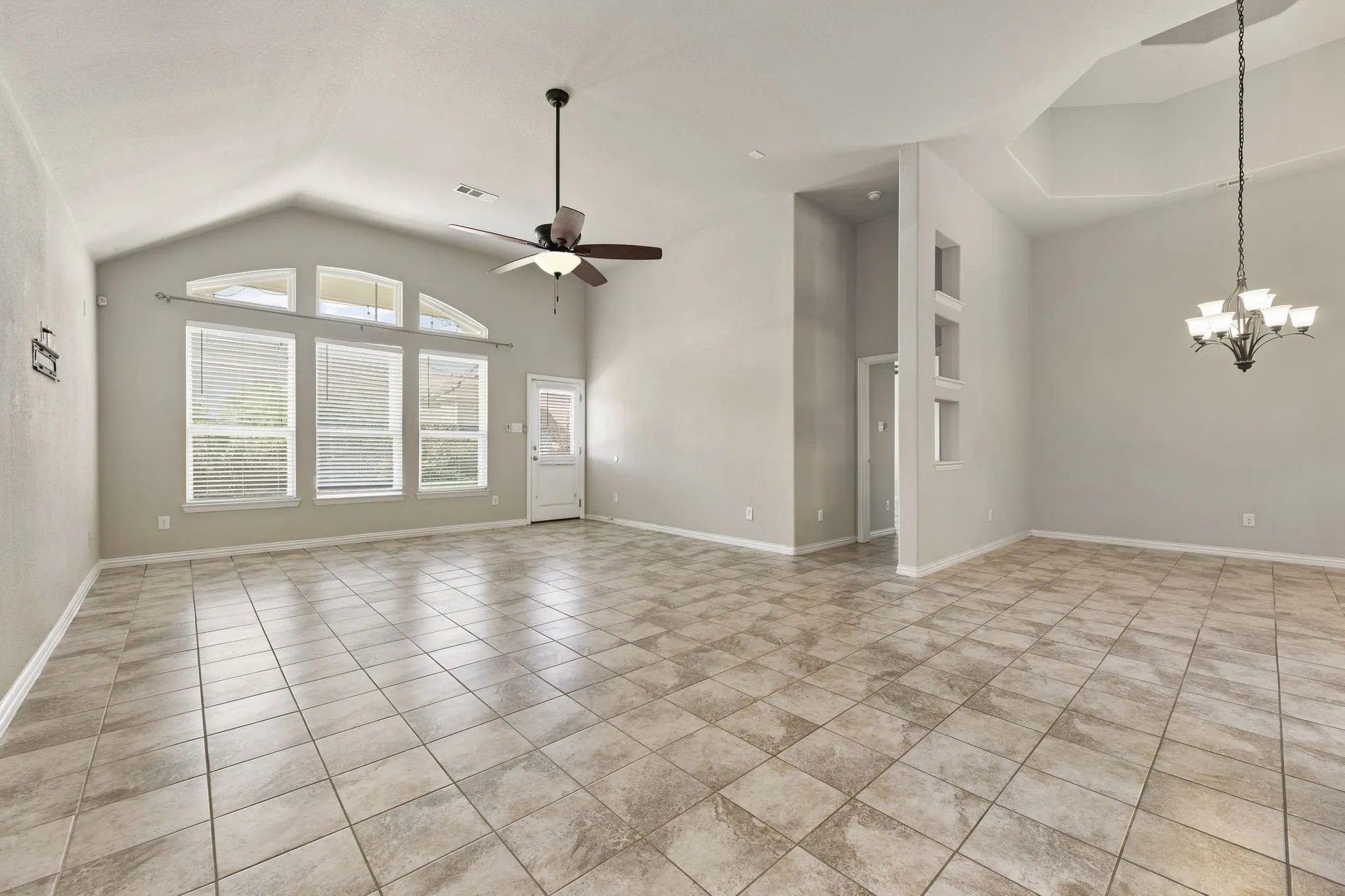 Single Family Residence For Sale in Denton County , 1517 Sea Island Road, Aubrey, Texas 76227, 4 Bedroom, 2 Bathroom, 2 Garage spaces, 2,261 Sqft, built in 2016, mls#21357226, Real Estate Agent in Aubrey, Homes For Sale in Denton county, Homes For Sale in Aubrey, Realtor in Aubrey Texas, Real Estate Brokerage Independent Realty Texas, Luminita Cordes Realtor