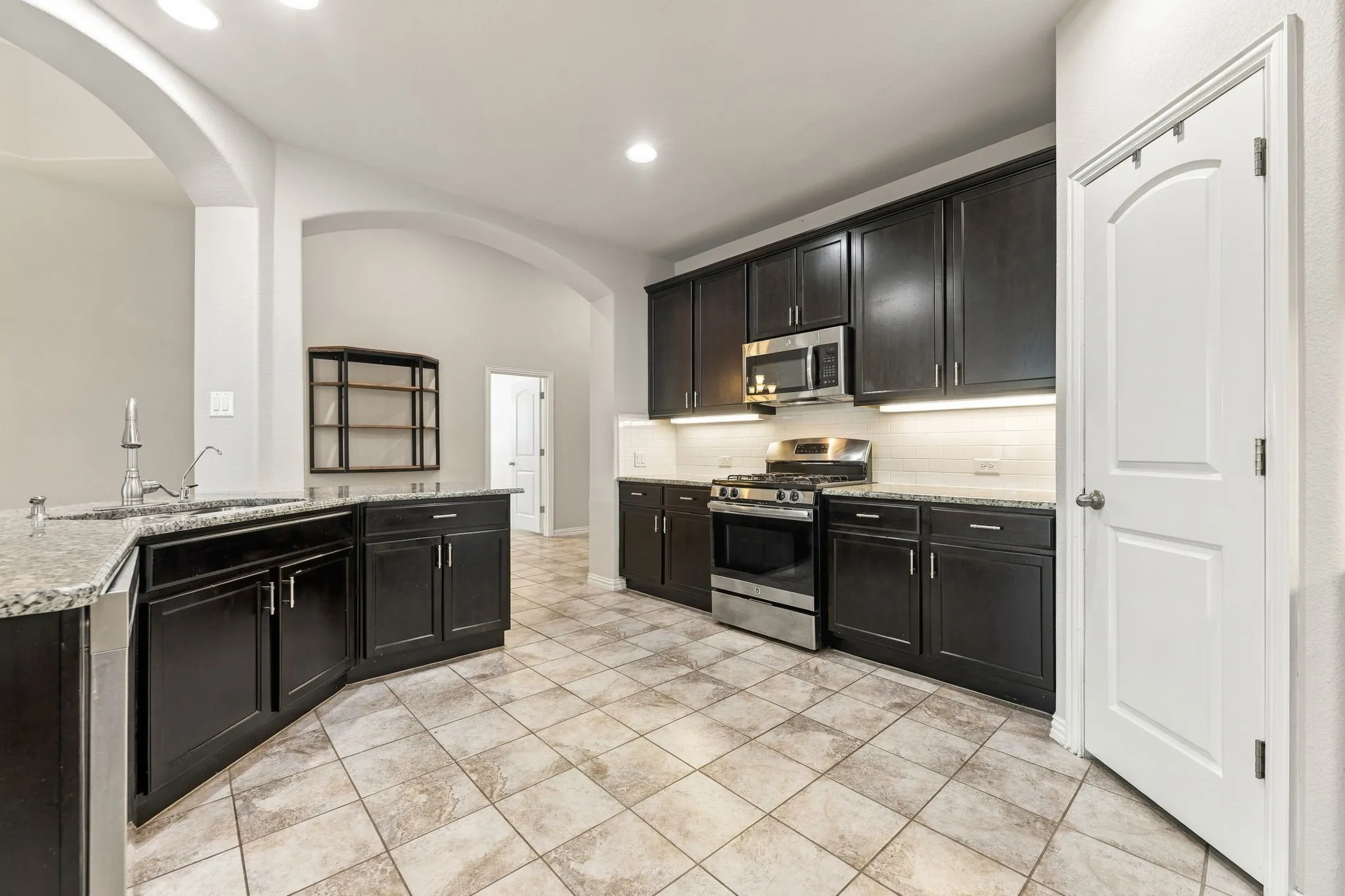 Single Family Residence For Sale in Denton County , 1517 Sea Island Road, Aubrey, Texas 76227, 4 Bedroom, 2 Bathroom, 2 Garage spaces, 2,261 Sqft, built in 2016, mls#21357226, Real Estate Agent in Aubrey, Homes For Sale in Denton county, Homes For Sale in Aubrey, Realtor in Aubrey Texas, Real Estate Brokerage Independent Realty Texas, Luminita Cordes Realtor