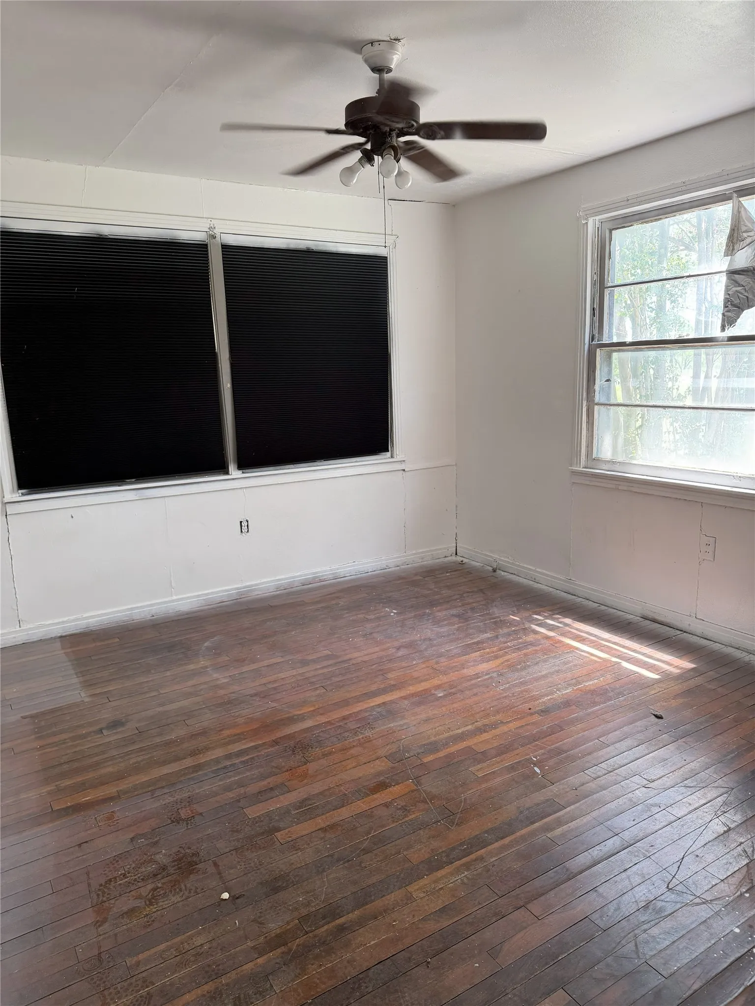 Single Family Residence For Sale in Navarro County , 504 W Main Street, Richland, Texas 76681, 2 Bedroom, 1 Bathroom, Garage spaces, 1,200 Sqft, built in 1955, mls#21356303, Real Estate Agent in Richland, Homes For Sale in Navarro county, Homes For Sale in Richland, Realtor in Richland Texas, Real Estate Brokerage Independent Realty Texas, Luminita Cordes Realtor
