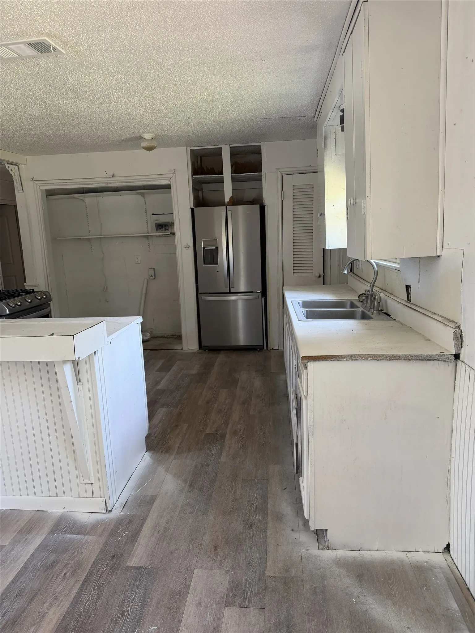 Single Family Residence For Sale in Navarro County , 504 W Main Street, Richland, Texas 76681, 2 Bedroom, 1 Bathroom, Garage spaces, 1,200 Sqft, built in 1955, mls#21356303, Real Estate Agent in Richland, Homes For Sale in Navarro county, Homes For Sale in Richland, Realtor in Richland Texas, Real Estate Brokerage Independent Realty Texas, Luminita Cordes Realtor
