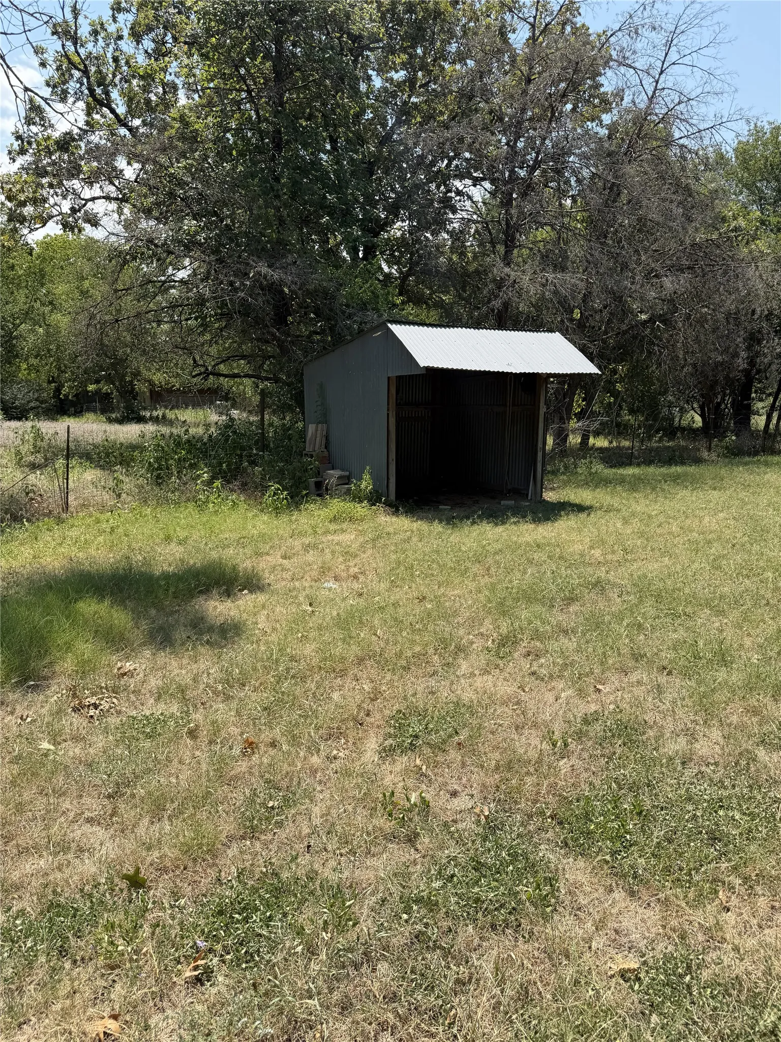 Single Family Residence For Sale in Navarro County , 504 W Main Street, Richland, Texas 76681, 2 Bedroom, 1 Bathroom, Garage spaces, 1,200 Sqft, built in 1955, mls#21356303, Real Estate Agent in Richland, Homes For Sale in Navarro county, Homes For Sale in Richland, Realtor in Richland Texas, Real Estate Brokerage Independent Realty Texas, Luminita Cordes Realtor