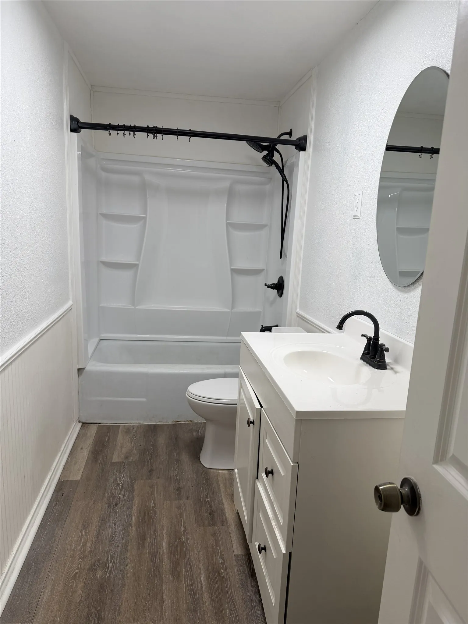 Single Family Residence For Sale in Navarro County , 504 W Main Street, Richland, Texas 76681, 2 Bedroom, 1 Bathroom, Garage spaces, 1,200 Sqft, built in 1955, mls#21356303, Real Estate Agent in Richland, Homes For Sale in Navarro county, Homes For Sale in Richland, Realtor in Richland Texas, Real Estate Brokerage Independent Realty Texas, Luminita Cordes Realtor