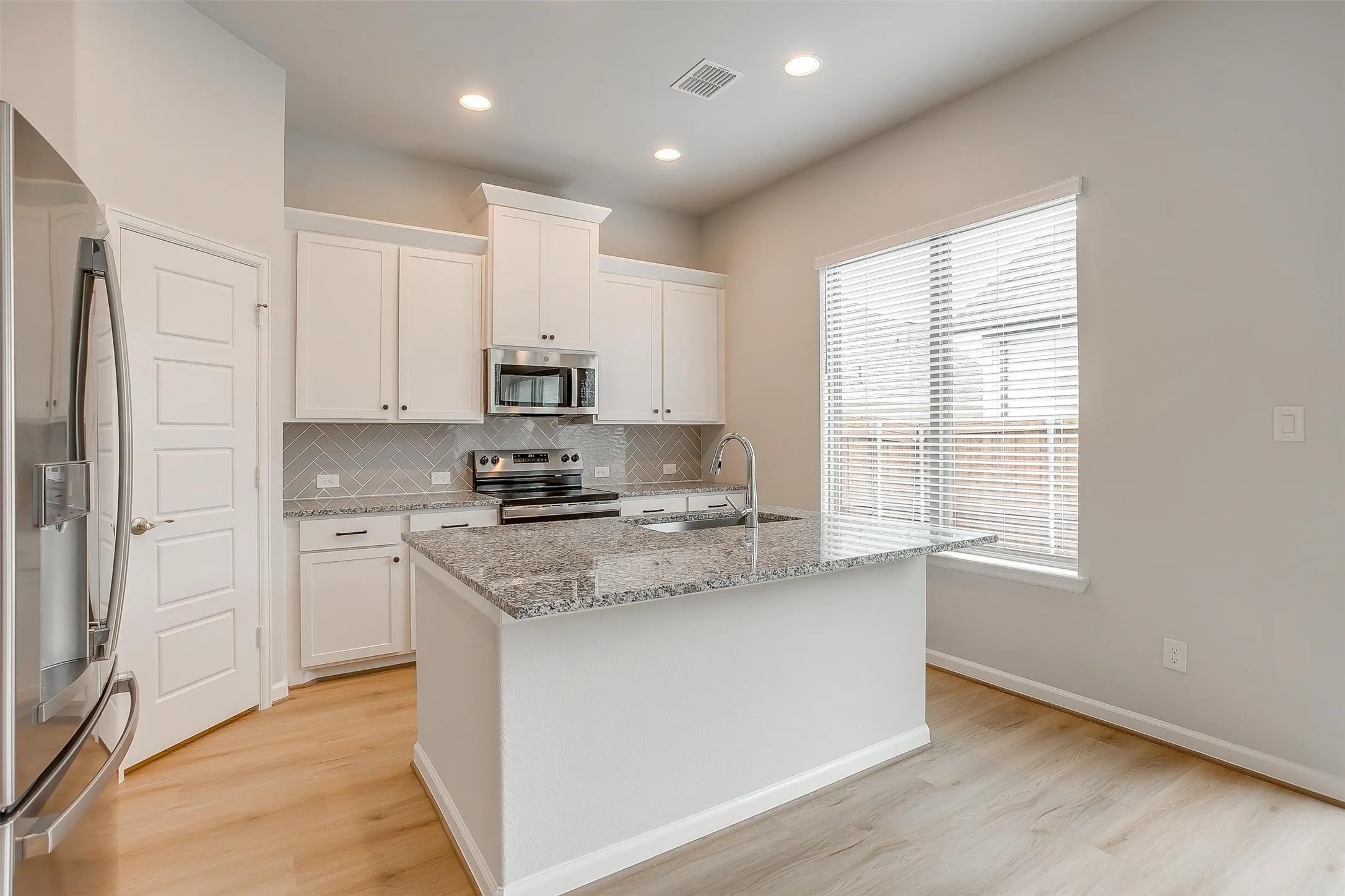 Single Family Residence For Rent in Tarrant County , 10512 Palmera Road, Fort Worth, Texas 76126, 2 Bedroom, 2 Bathroom, Garage spaces, 1,114 Sqft, built in 2025, Price $2,325, mls#21328831, Real Estate Agent in Fort Worth, Homes For Rent in Tarrant county, Homes For Rent in Fort Worth, Realtor in Fort Worth Texas, Real Estate Brokerage Independent Realty Texas, Luminita Cordes Realtor