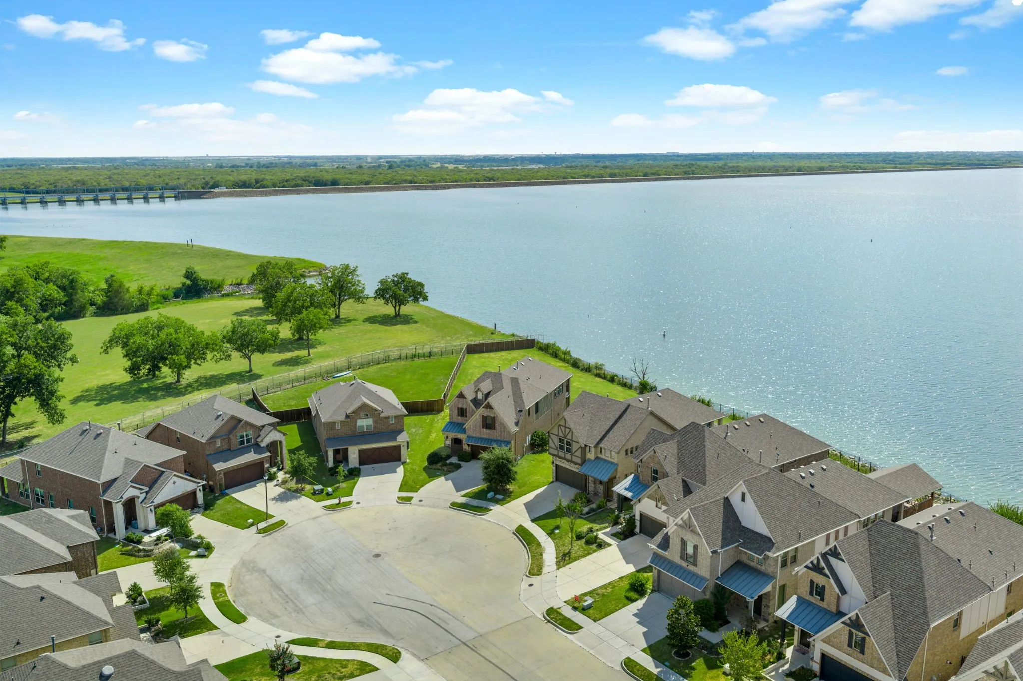 Single Family Residence For Sale in Kaufman County , 18144 Lakefront Court, Forney, Texas 75126, 4 Bedroom, 5 Bathroom, 2 Garage spaces, 2,991 Sqft, built in 2019, mls#21355715, Real Estate Agent in Forney, Homes For Sale in Kaufman county, Homes For Sale in Forney, Realtor in Forney Texas, Real Estate Brokerage Independent Realty Texas, Luminita Cordes Realtor