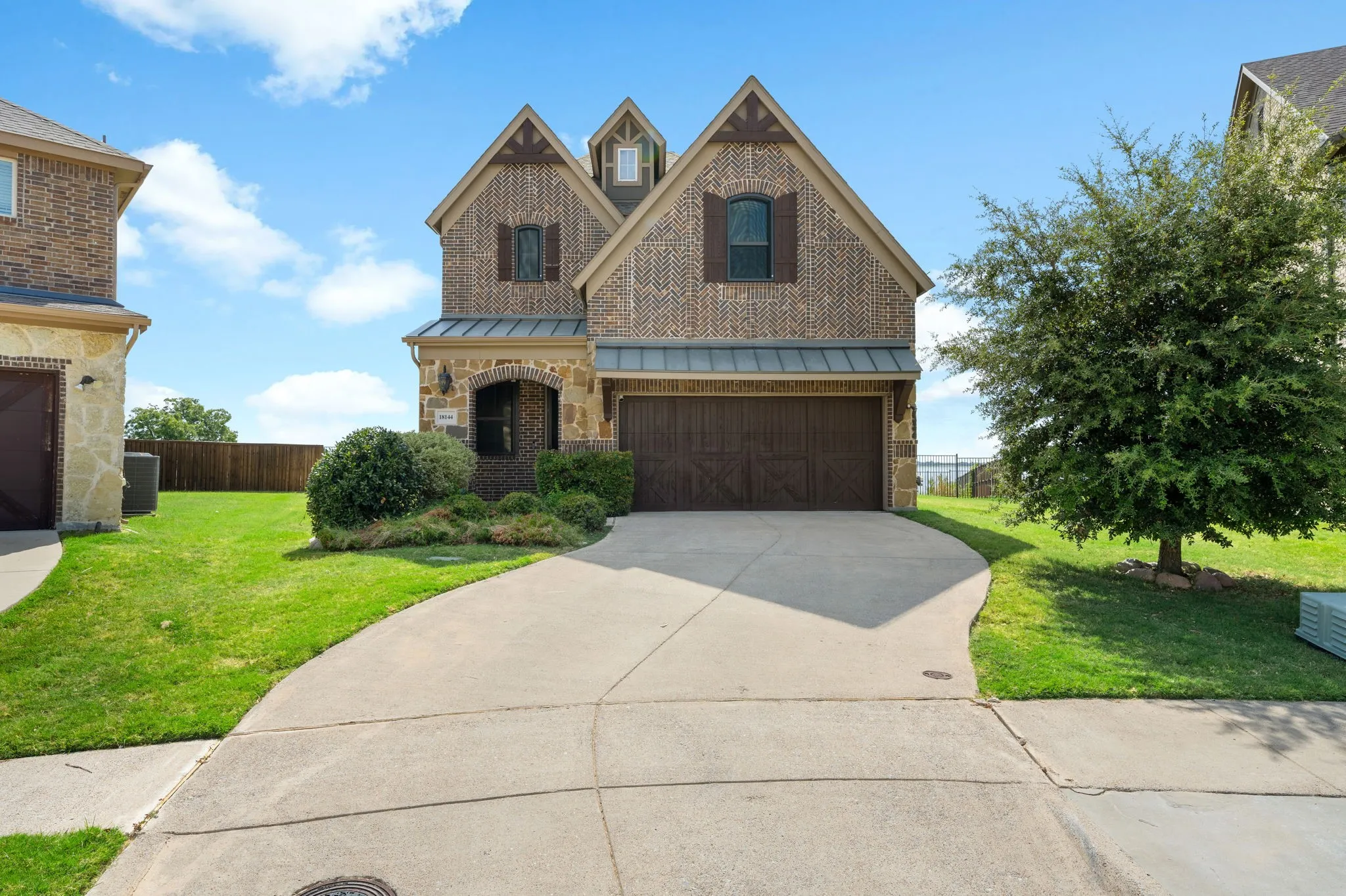 Single Family Residence For Sale in Kaufman County , 18144 Lakefront Court, Forney, Texas 75126, 4 Bedroom, 5 Bathroom, 2 Garage spaces, 2,991 Sqft, built in 2019, mls#21355715, Real Estate Agent in Forney, Homes For Sale in Kaufman county, Homes For Sale in Forney, Realtor in Forney Texas, Real Estate Brokerage Independent Realty Texas, Luminita Cordes Realtor