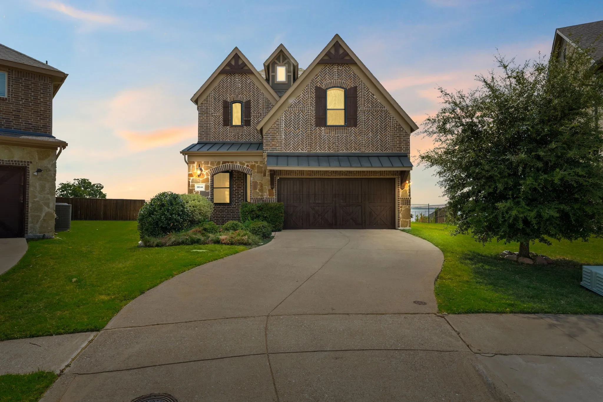 Single Family Residence For Sale in Kaufman County , 18144 Lakefront Court, Forney, Texas 75126, 4 Bedroom, 5 Bathroom, 2 Garage spaces, 2,991 Sqft, built in 2019, mls#21355715, Real Estate Agent in Forney, Homes For Sale in Kaufman county, Homes For Sale in Forney, Realtor in Forney Texas, Real Estate Brokerage Independent Realty Texas, Luminita Cordes Realtor
