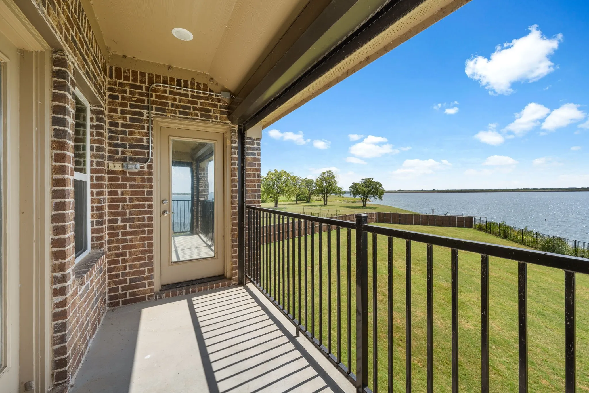 Single Family Residence For Sale in Kaufman County , 18144 Lakefront Court, Forney, Texas 75126, 4 Bedroom, 5 Bathroom, 2 Garage spaces, 2,991 Sqft, built in 2019, mls#21355715, Real Estate Agent in Forney, Homes For Sale in Kaufman county, Homes For Sale in Forney, Realtor in Forney Texas, Real Estate Brokerage Independent Realty Texas, Luminita Cordes Realtor