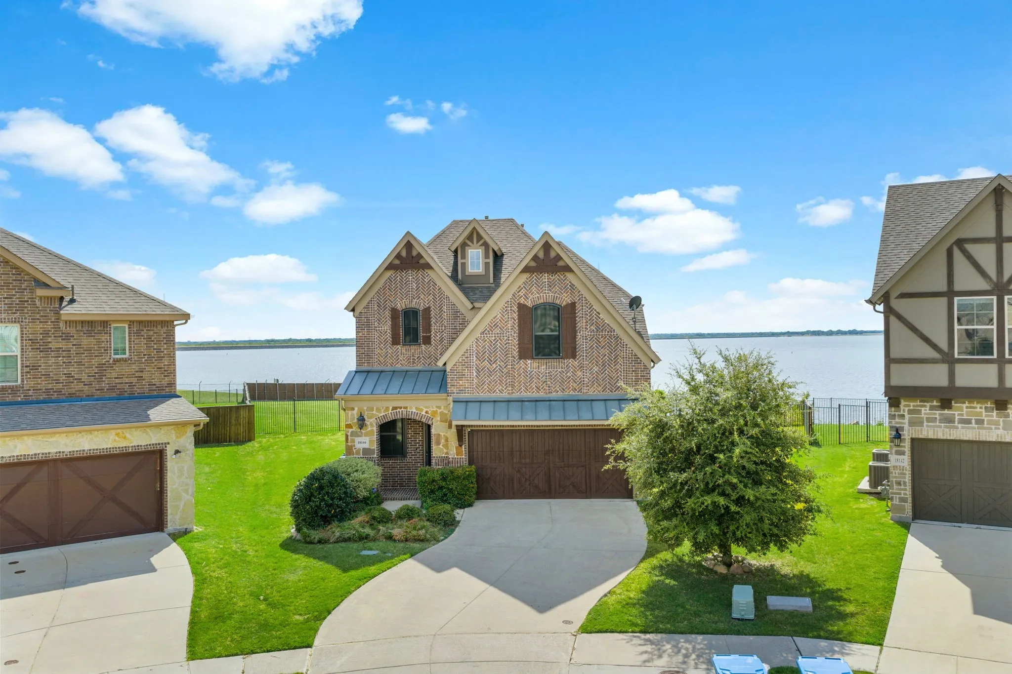 Single Family Residence For Sale in Kaufman County , 18144 Lakefront Court, Forney, Texas 75126, 4 Bedroom, 5 Bathroom, 2 Garage spaces, 2,991 Sqft, built in 2019, mls#21355715, Real Estate Agent in Forney, Homes For Sale in Kaufman county, Homes For Sale in Forney, Realtor in Forney Texas, Real Estate Brokerage Independent Realty Texas, Luminita Cordes Realtor