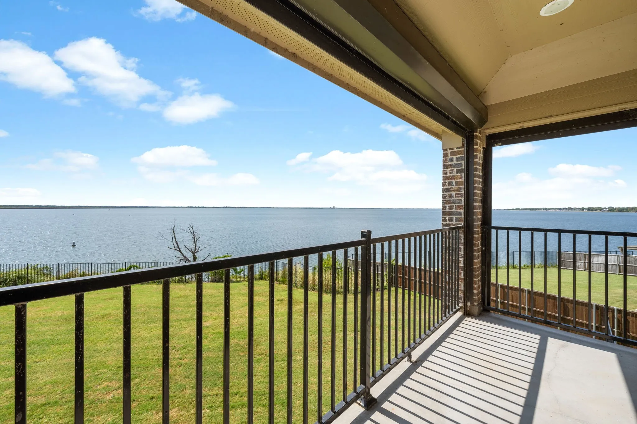 Single Family Residence For Sale in Kaufman County , 18144 Lakefront Court, Forney, Texas 75126, 4 Bedroom, 5 Bathroom, 2 Garage spaces, 2,991 Sqft, built in 2019, mls#21355715, Real Estate Agent in Forney, Homes For Sale in Kaufman county, Homes For Sale in Forney, Realtor in Forney Texas, Real Estate Brokerage Independent Realty Texas, Luminita Cordes Realtor