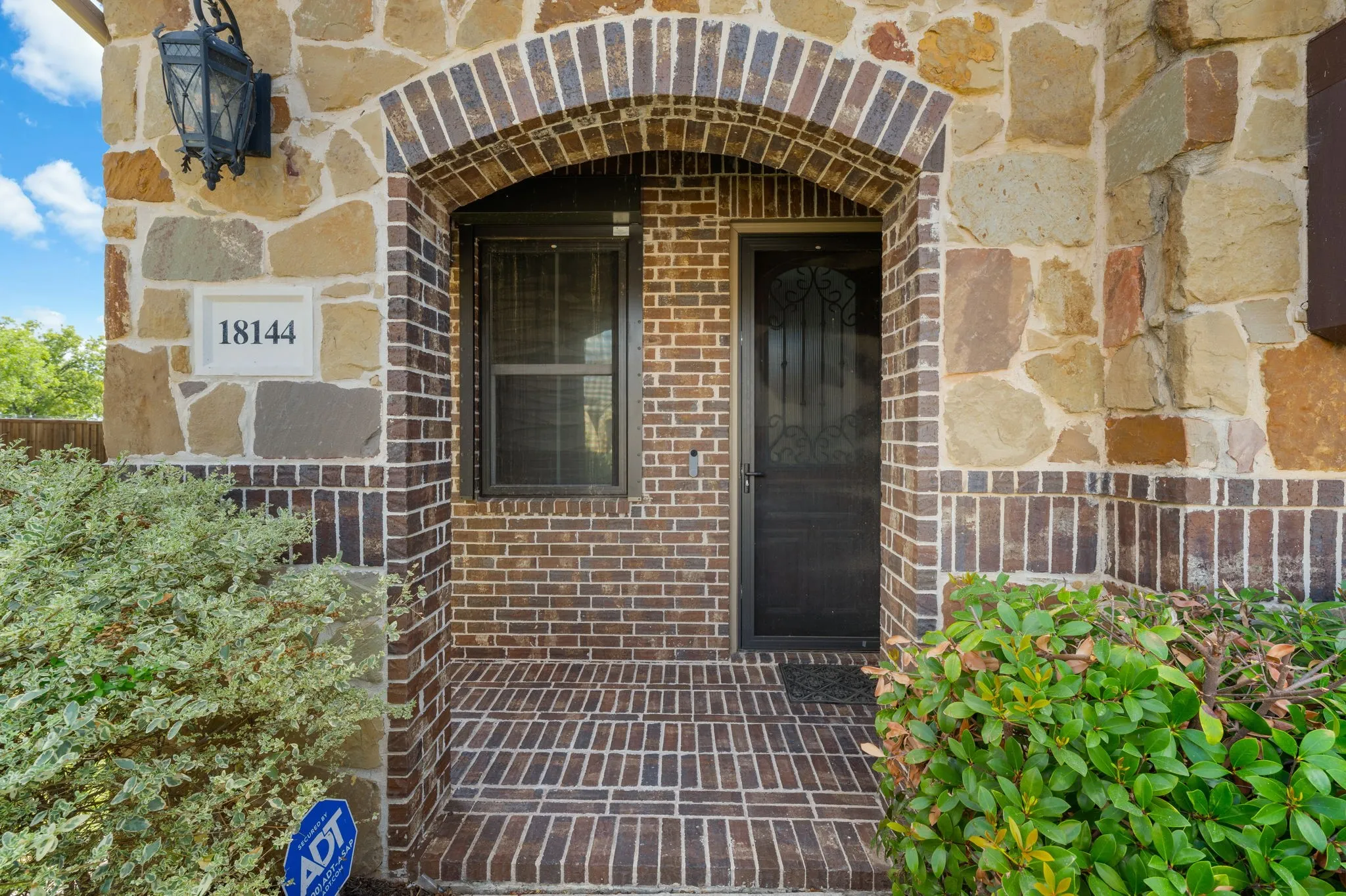Single Family Residence For Sale in Kaufman County , 18144 Lakefront Court, Forney, Texas 75126, 4 Bedroom, 5 Bathroom, 2 Garage spaces, 2,991 Sqft, built in 2019, mls#21355715, Real Estate Agent in Forney, Homes For Sale in Kaufman county, Homes For Sale in Forney, Realtor in Forney Texas, Real Estate Brokerage Independent Realty Texas, Luminita Cordes Realtor