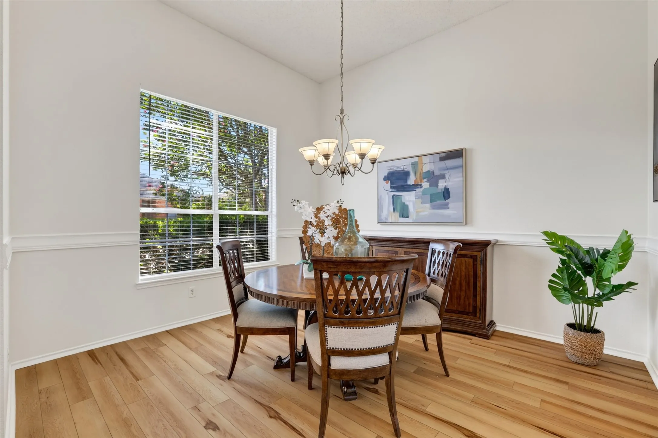 Single Family Residence For Sale in Denton County , 1413 Springaire Lane, Lewisville, Texas 75077, 4 Bedroom, 3 Bathroom, 2 Garage spaces, 3,018 Sqft, built in 1995, mls#21356795, Real Estate Agent in Lewisville, Homes For Sale in Denton county, Homes For Sale in Lewisville, Realtor in Lewisville Texas, Real Estate Brokerage Independent Realty Texas, Luminita Cordes Realtor