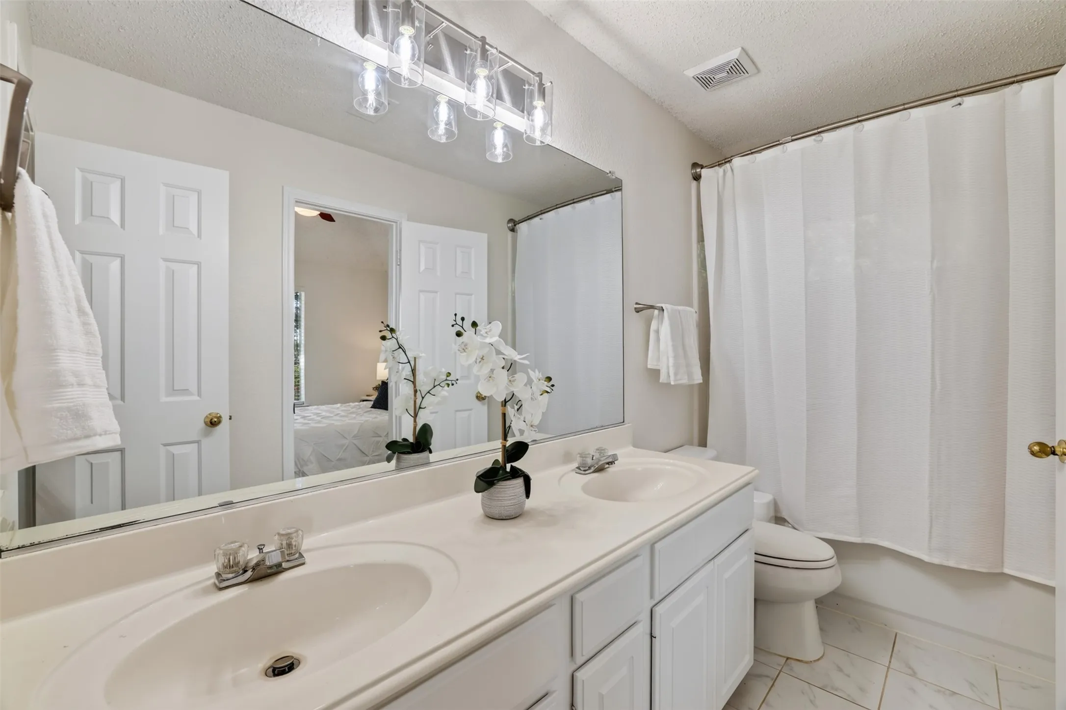 2nd Floor Full Bathroom